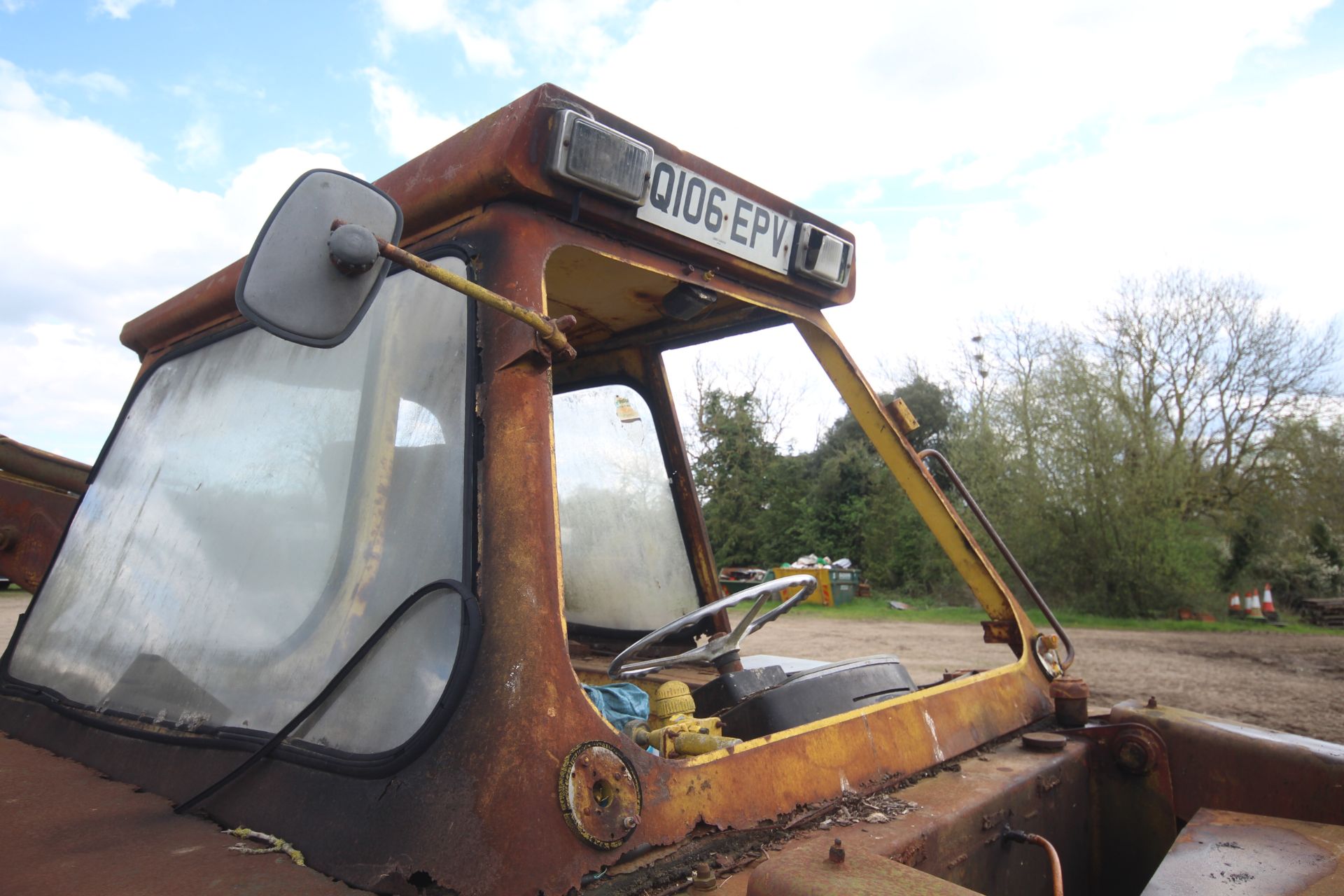 JCB 3C II 2WD backhoe loader. Registration Q106 EPV. With two rear buckets. Vendor reports that - Image 25 of 85