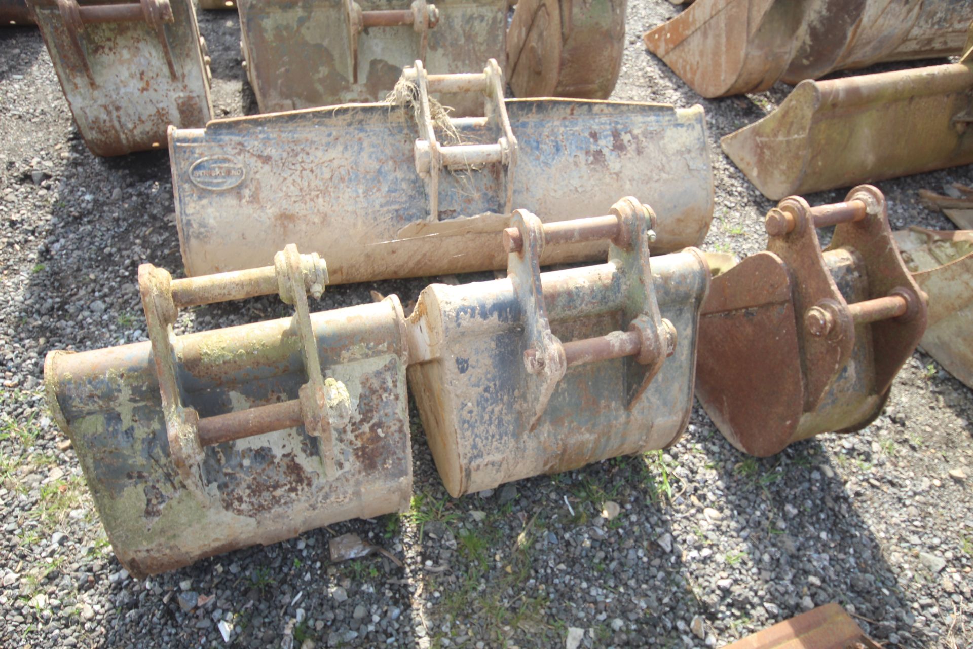 4x excavator buckets. To include 12in, 24.5in, 23in and 59in grading. For sale on behalf of the - Image 7 of 7