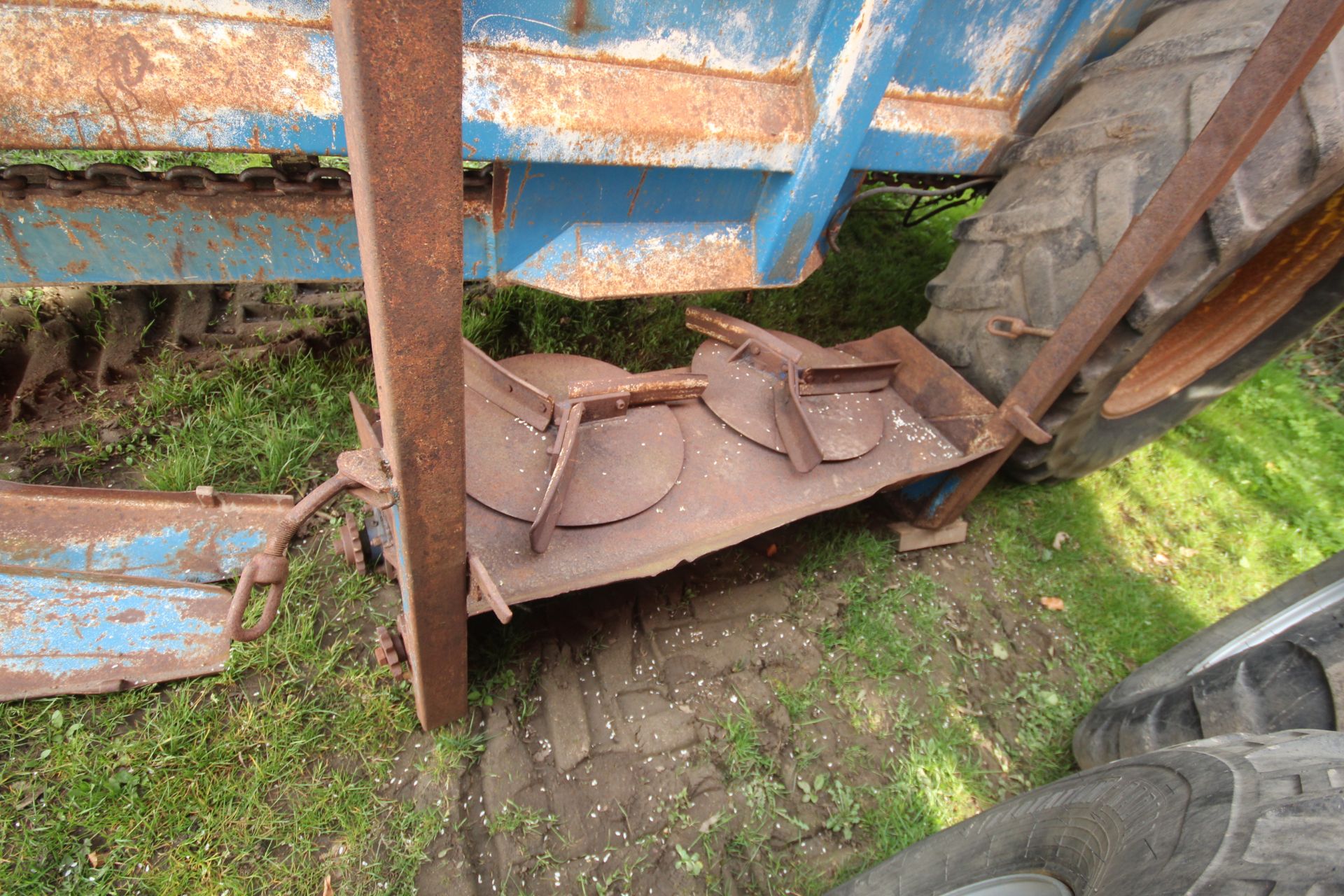 Bunning 12T single axle muck spreader. With twin vertical beaters, slurry door and removable - Image 16 of 31