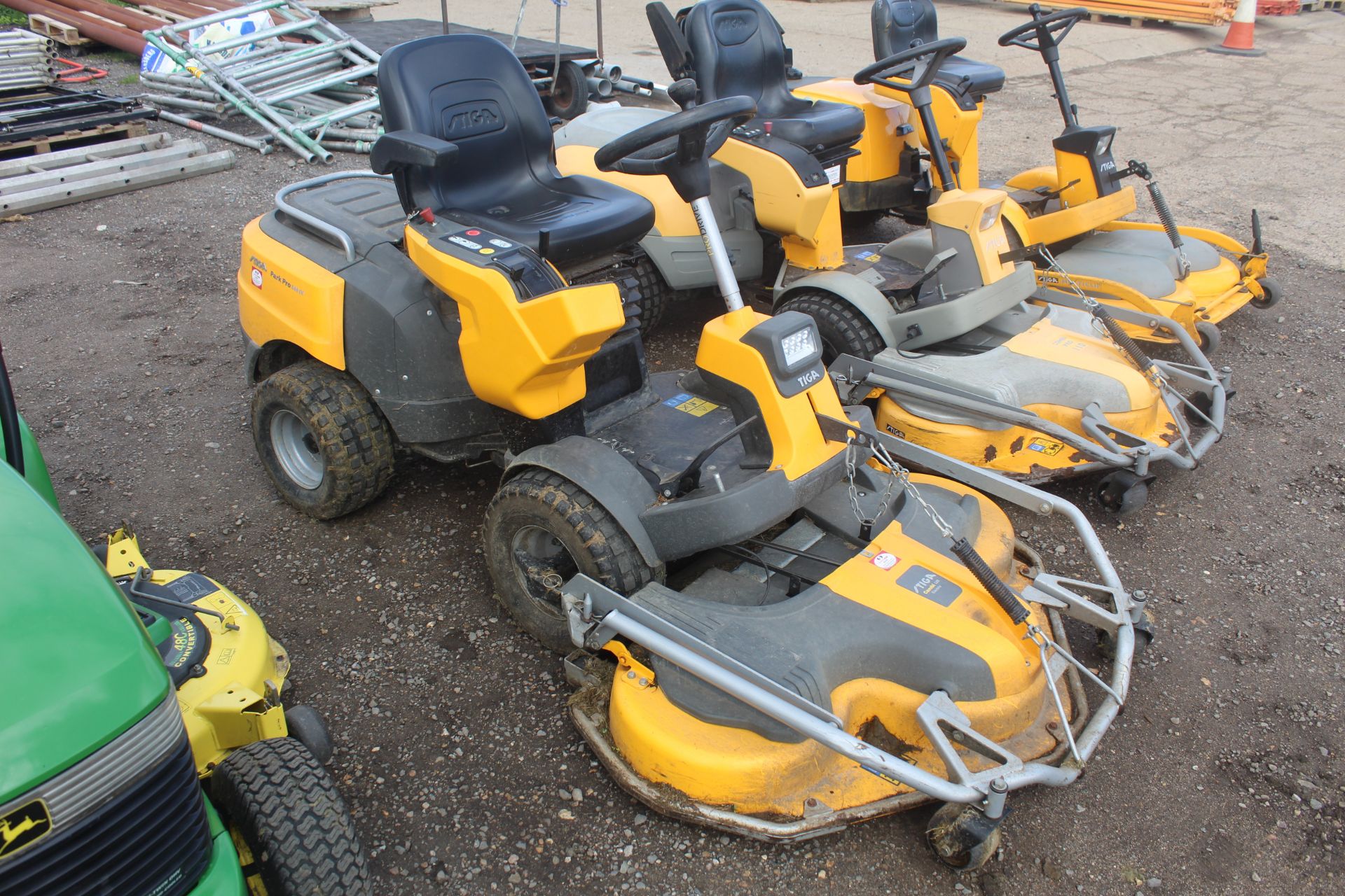 Stiga Park Pro 540 IX hydrostatic 4WD out-front mower. 2015. 274 hours. With Honda petrol engine, - Image 2 of 25