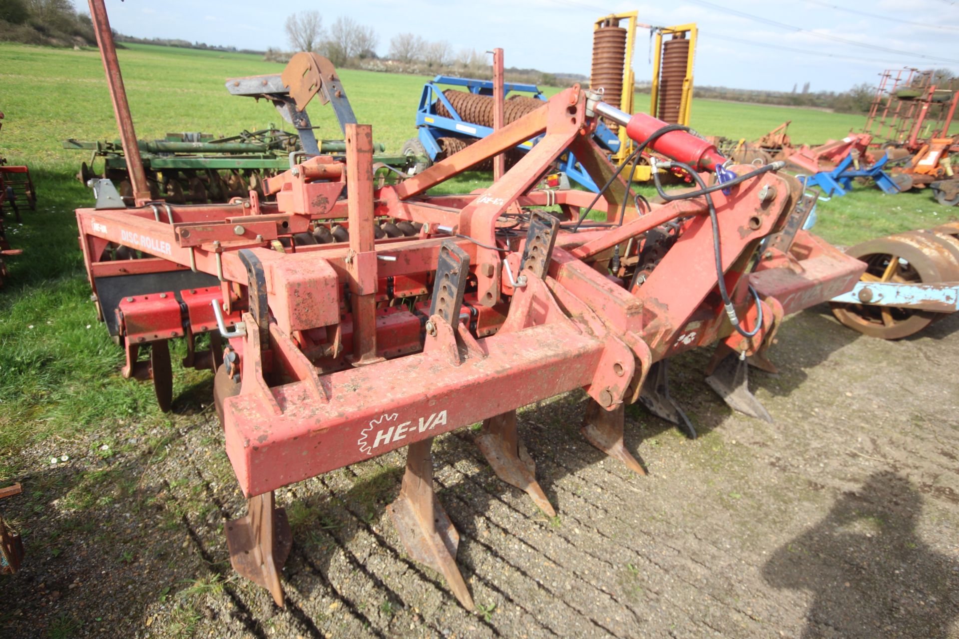 HeVa 3.5m Combi-Lift 7 lege subsoiler. Coupled to HeVa Disc Roller. Comprising two rows of discs and - Image 26 of 31