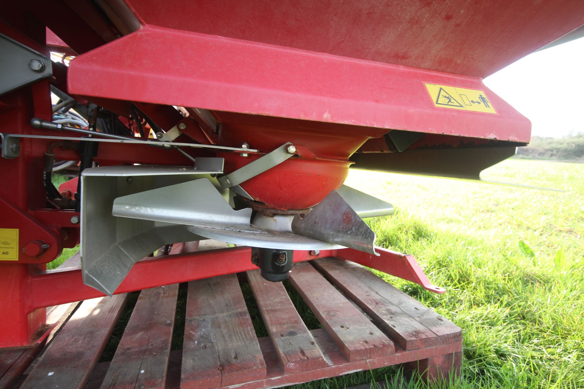 Teagle/ Tulip Centreliner SX4000 G3 twin disc fertiliser spreader. 2014. Owned from new. V - Image 8 of 19