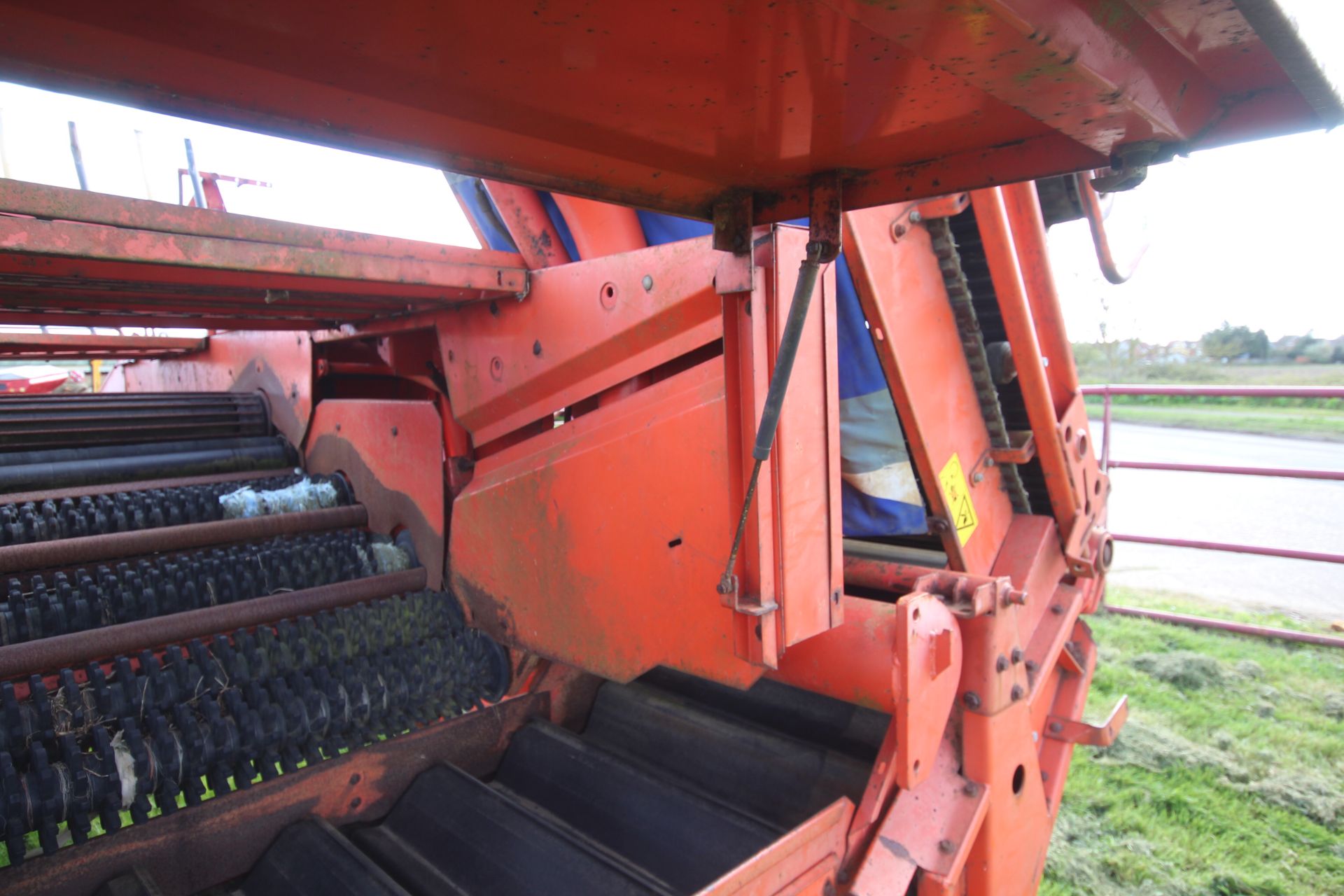 Grimme DL1700 Variant carrot/ onion harvester. With star cleaners. Control Box held. V - Image 53 of 61