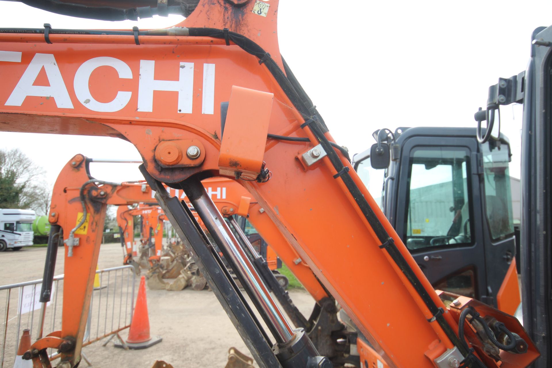 Hitachi Z-Axis 26U-5A CR 2.6T rubber track excavator. 2018. 3,000 hours. Serial number - Bild 32 aus 57