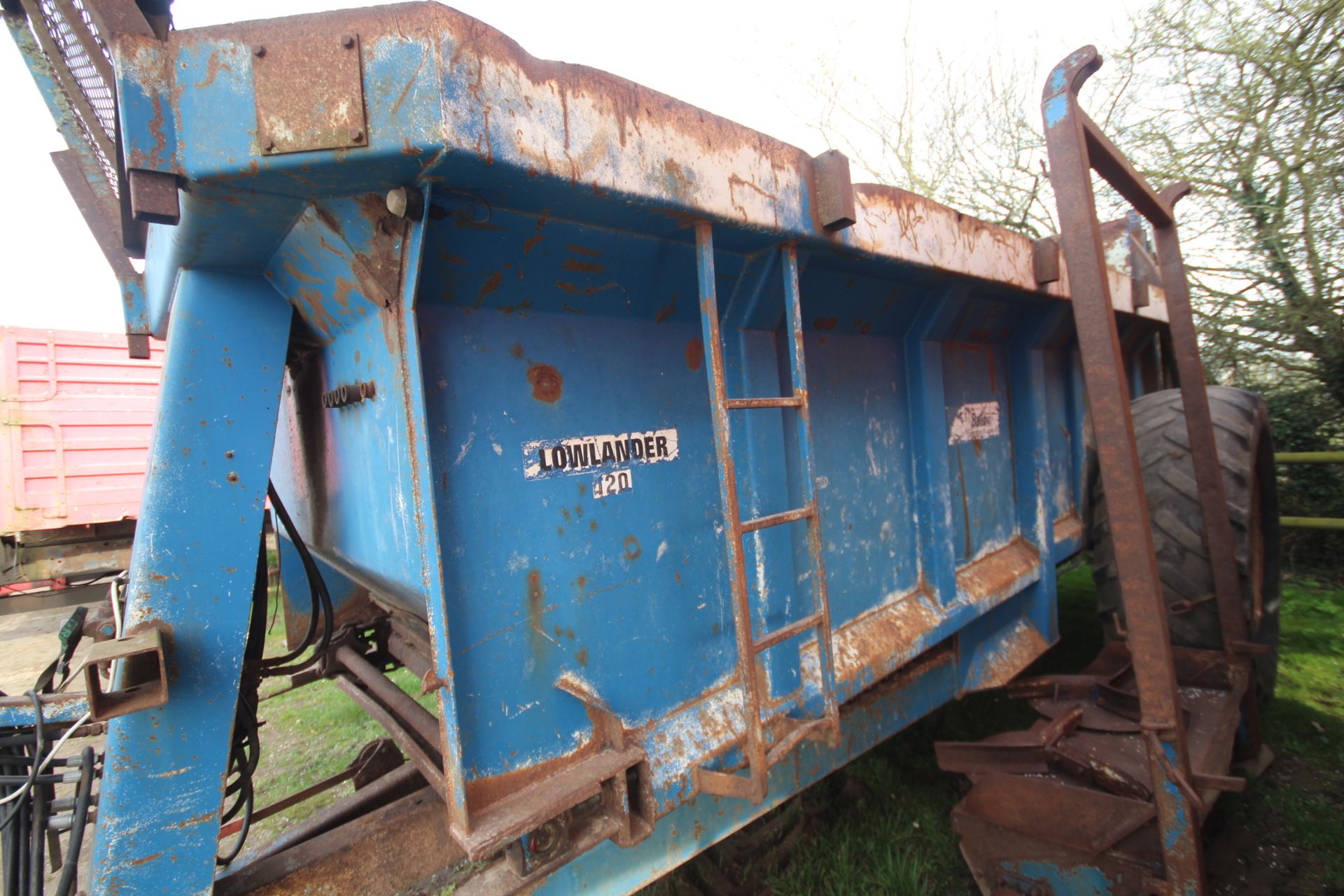 Bunning 12T single axle muck spreader. With twin vertical beaters, slurry door and removable - Image 15 of 31