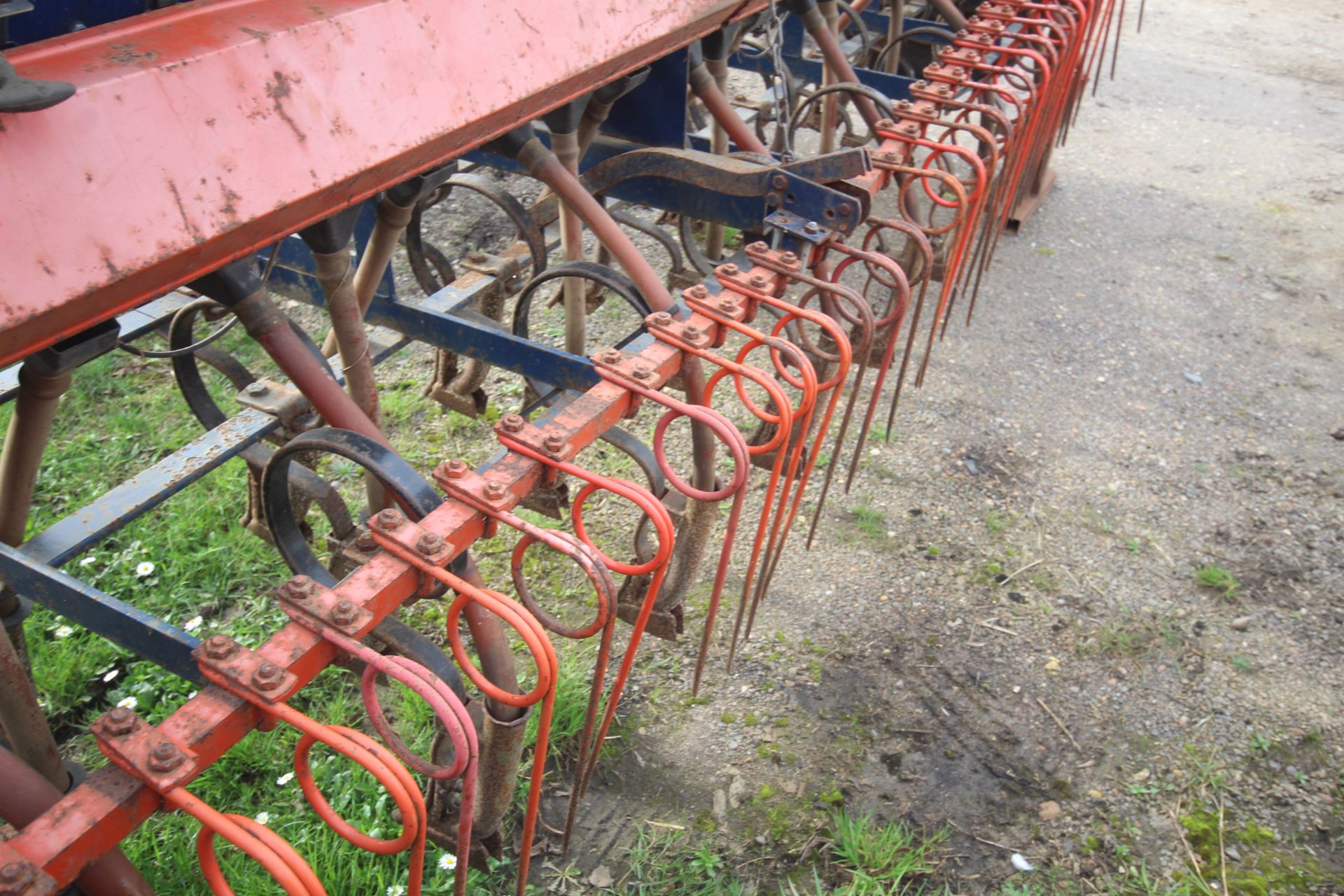 Nordsten 3m spring tine drill. Previously used for maize. Manual held. V - Image 37 of 56