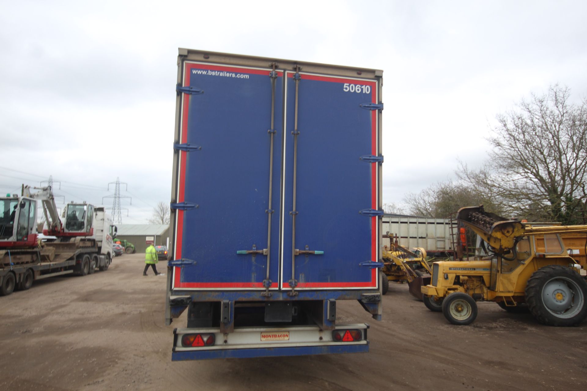 **CATALOGUE CHANGE** Montracon 39T 13.7m tri-axle curtain-side trailer. Registration C224538. Date - Image 4 of 74