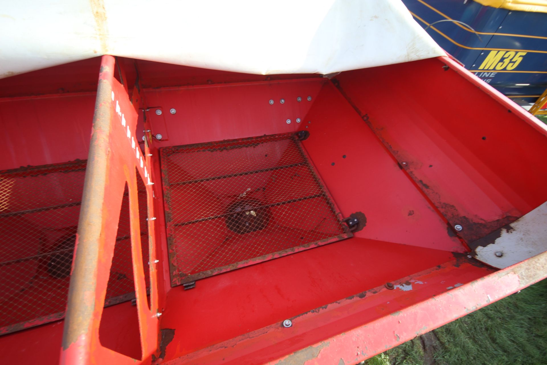 Tulip Centreliner SX 24m twin disc fertiliser spreader. 2004. From a local Deceased estate. Manual - Image 15 of 21