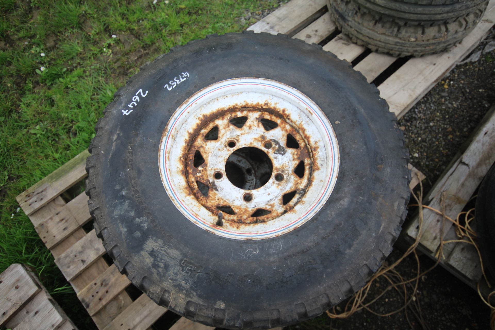 2x 31x10.5R15 4x4 wheels and tyres. V - Image 3 of 4