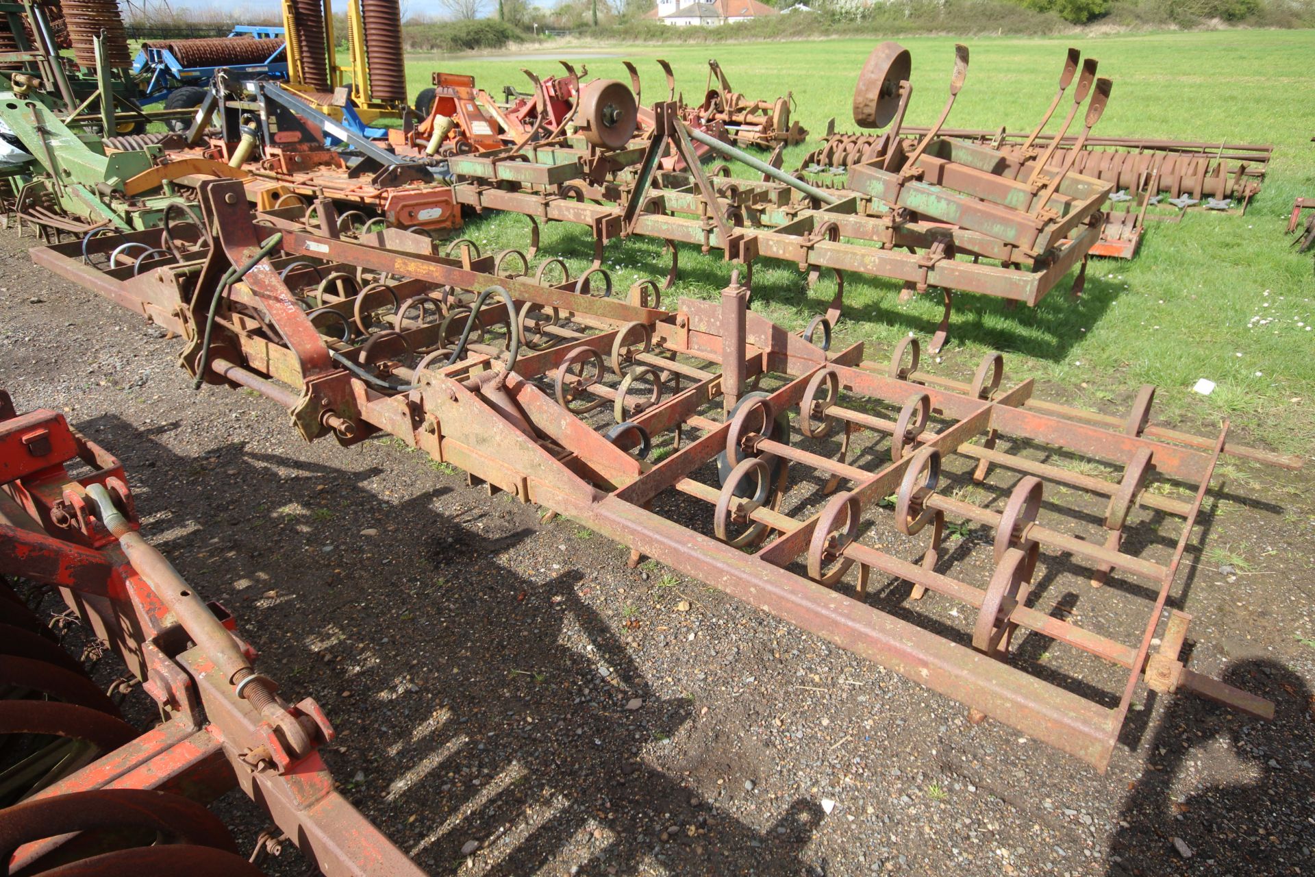 Rekord 5m mounted hydraulic folding spring tines. V