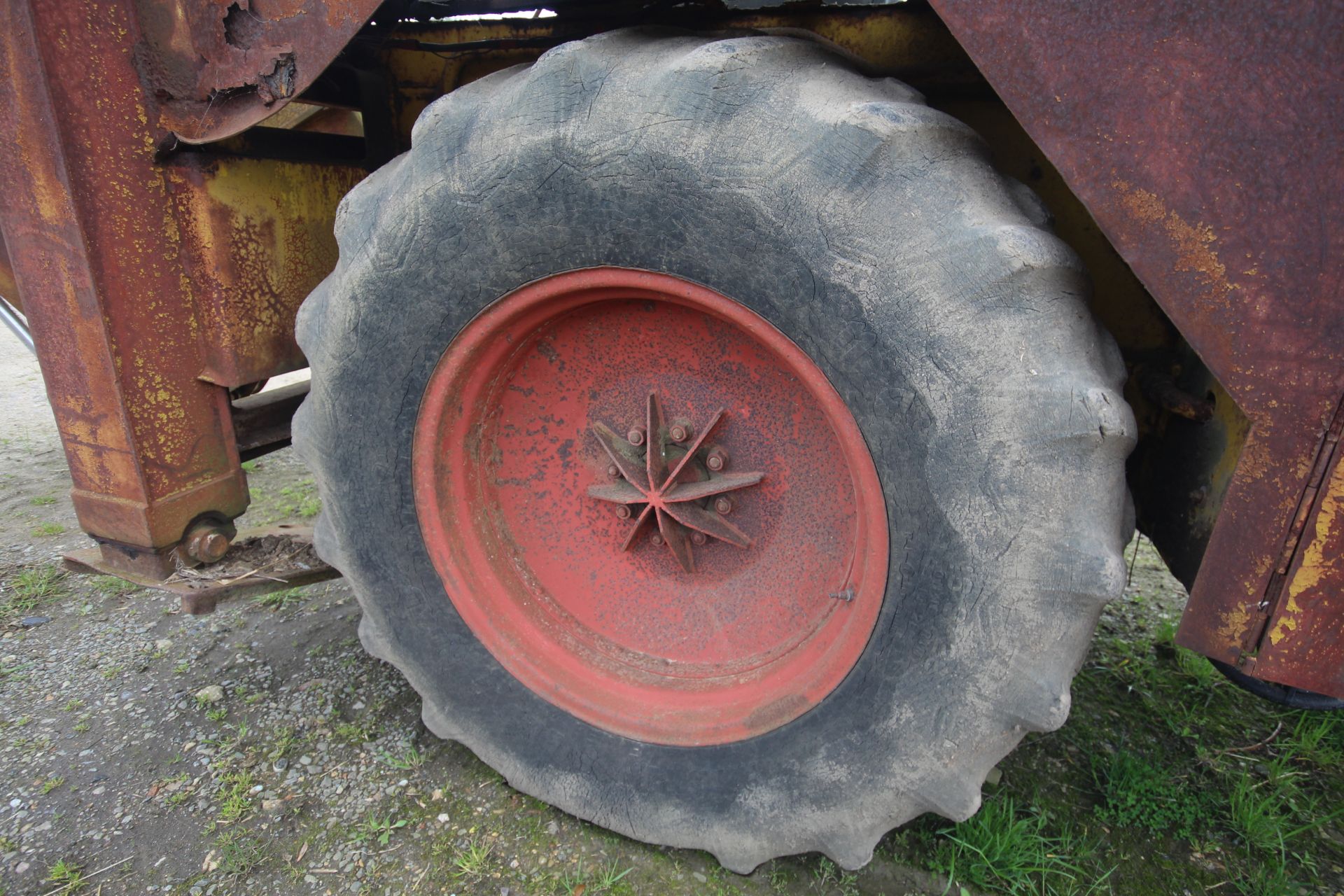 JCB 3C II 2WD backhoe loader. Registration Q106 EPV. With two rear buckets. Vendor reports that - Image 28 of 85