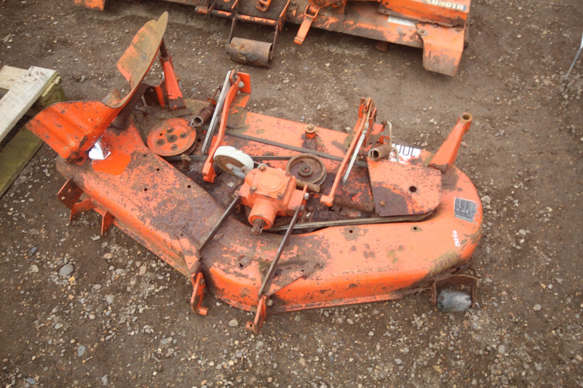 Kubota mid-mounted mower deck. - Image 6 of 6