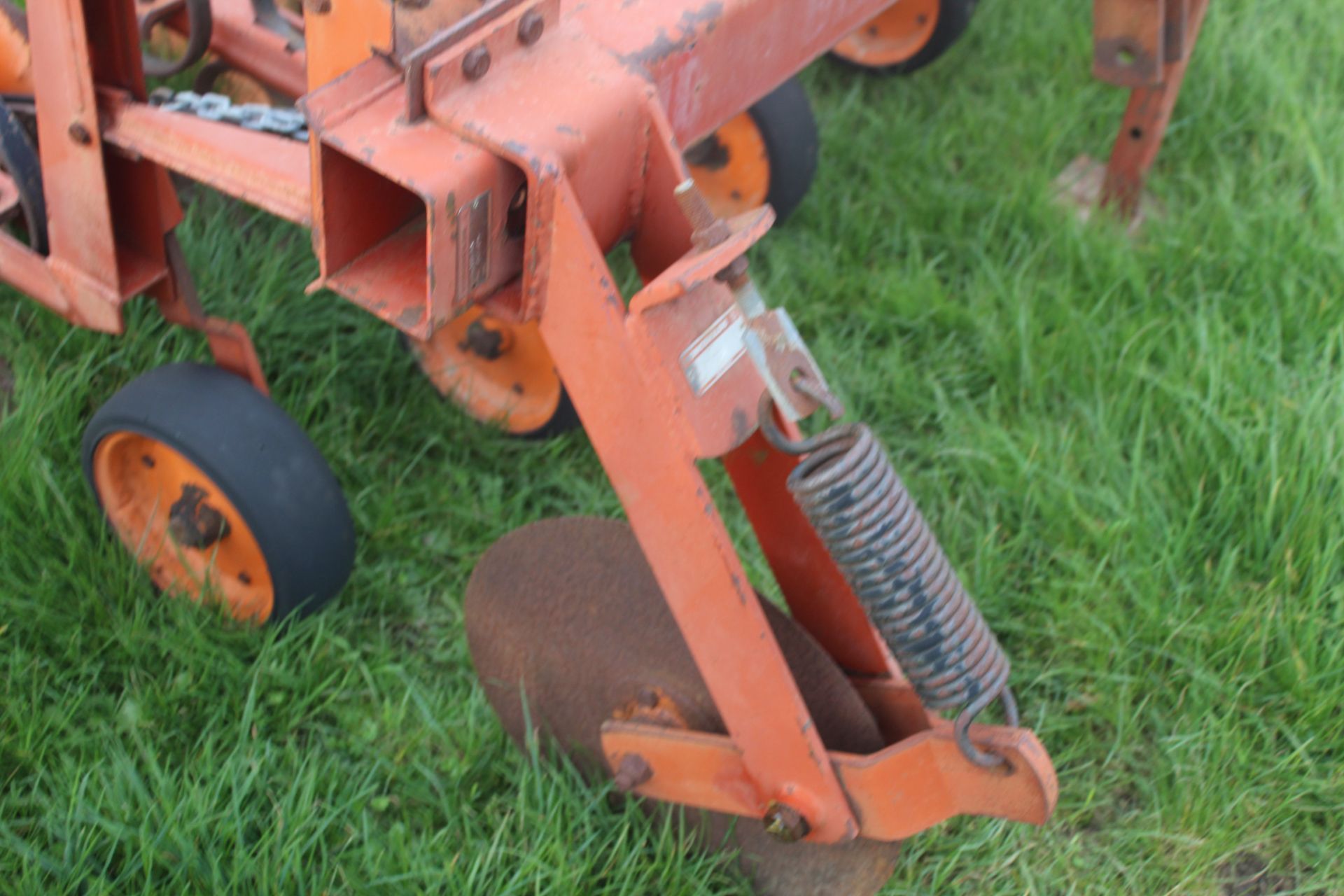 Kongskilde 6 row beet hoe. V - Image 12 of 13