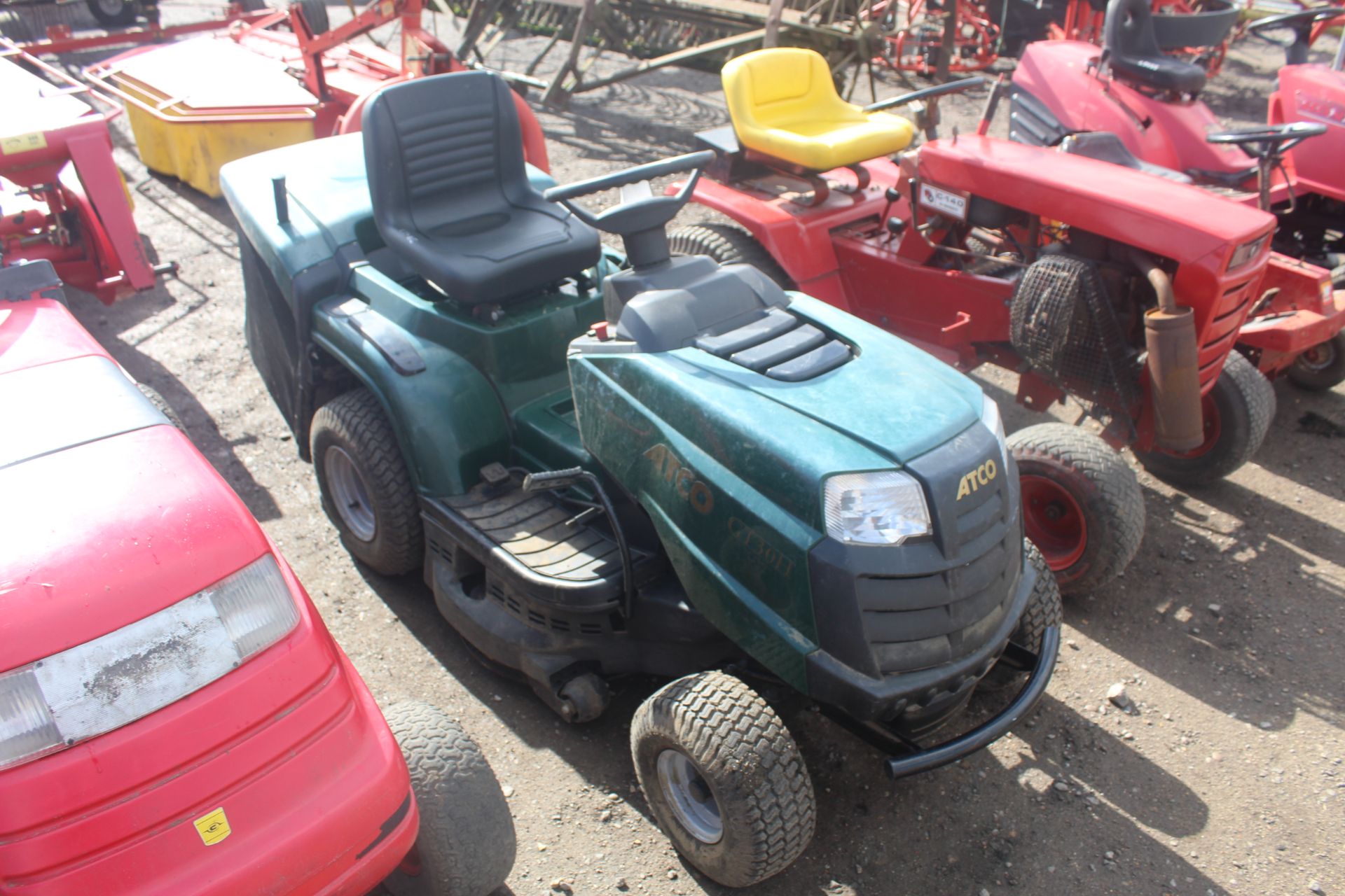 Atco GT30H hydrostatic ride-on mower. With collector. Key held.