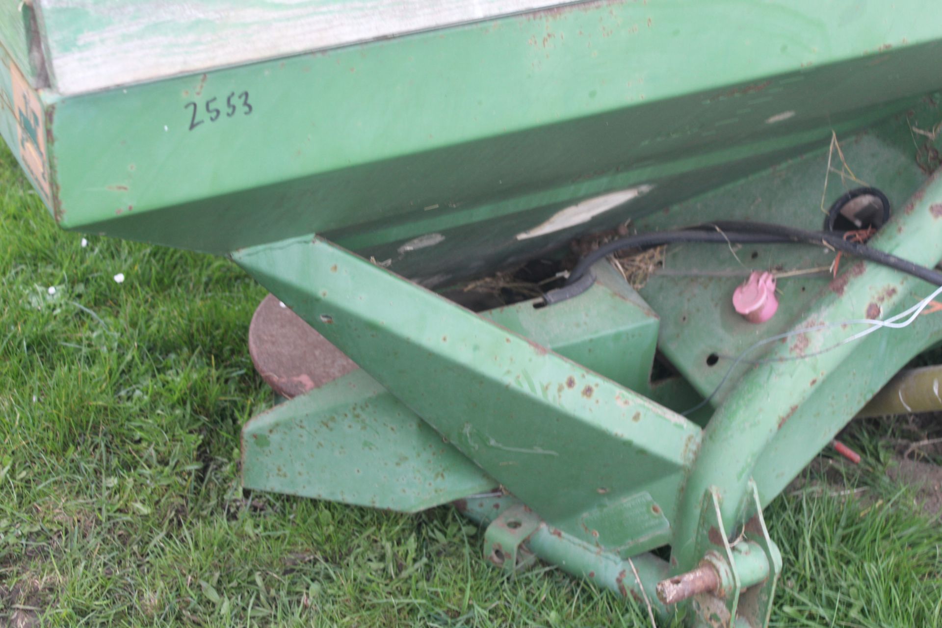 Amazone ZA-U 1001 twin disc fertiliser spreader. For sale due to retirement. V - Image 13 of 14