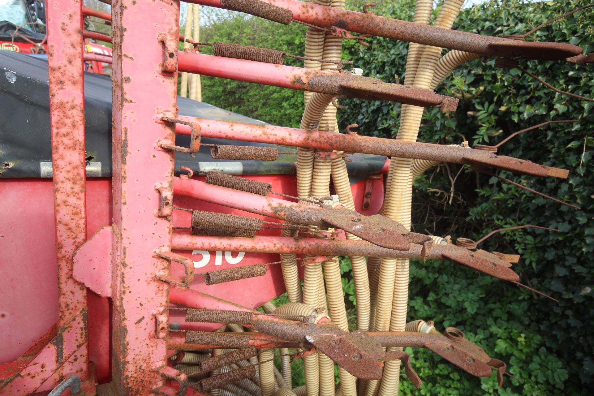 Massey Ferguson/ Vicon LZ510 hydraulic folding Suffolk coulter drill. - Image 10 of 25