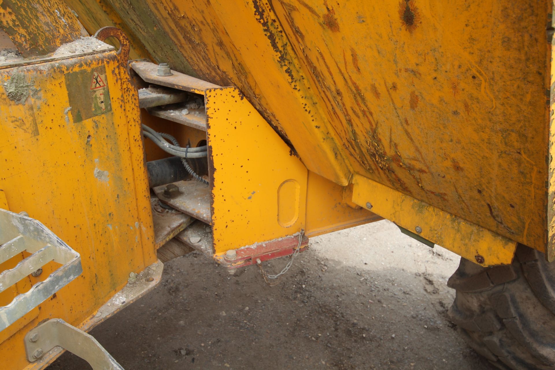 Thwaites 6T 4WD dumper. 2009. Hours TBC. Serial number SLCM565ZZ90887177. 405/70-20 wheels and - Image 9 of 35