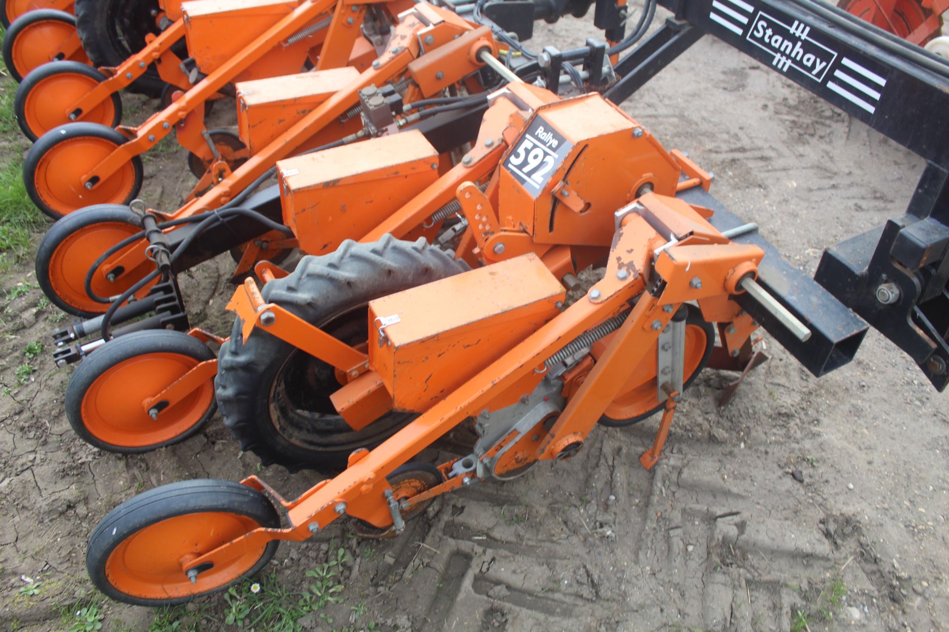 Stanhay Rallye 592 hdraulic folding 12 row beet drill. With bout markers. V - Image 23 of 28