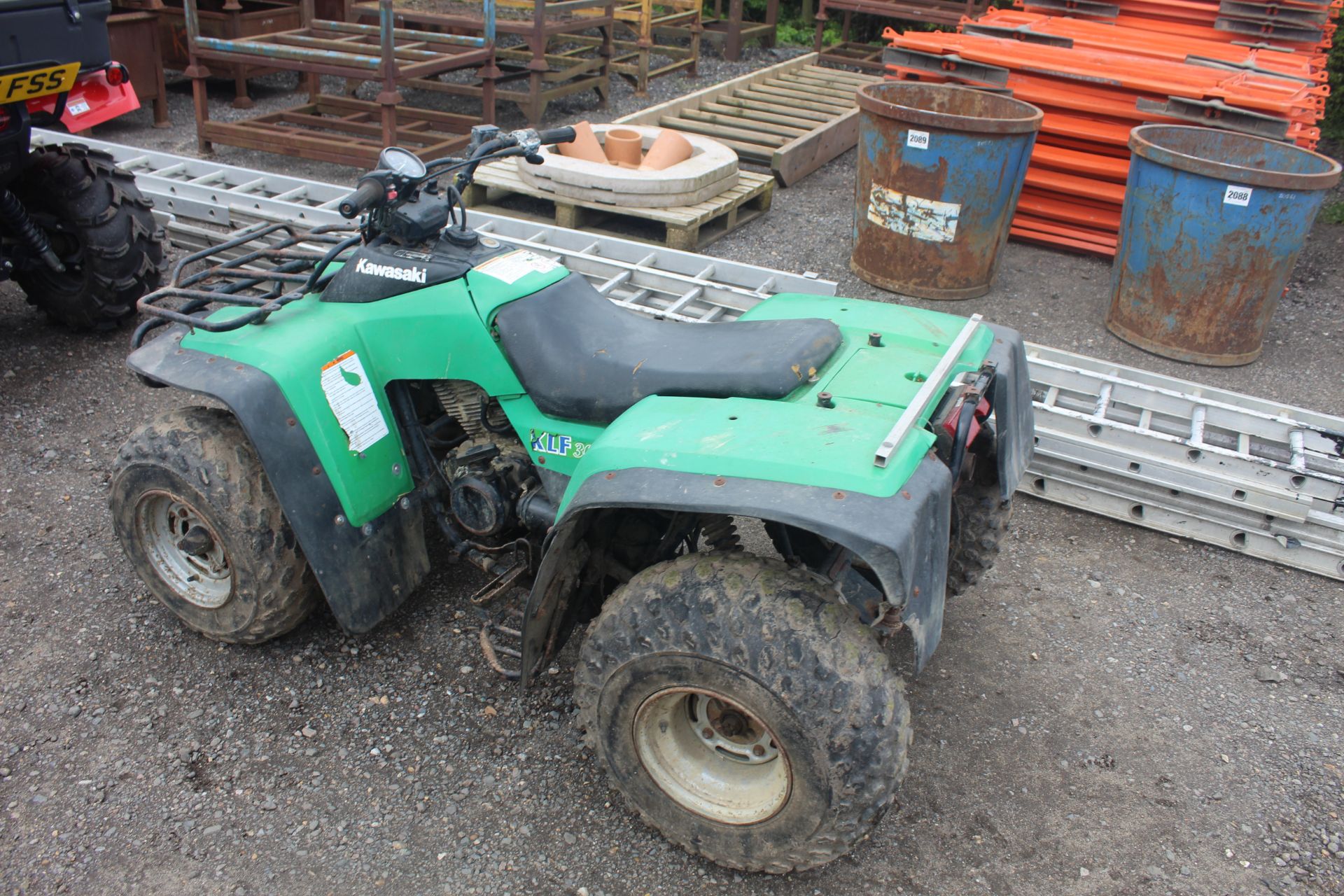 Kawasaki KLF 300 300cc 2WD quad bike. Key held. V - Bild 4 aus 28