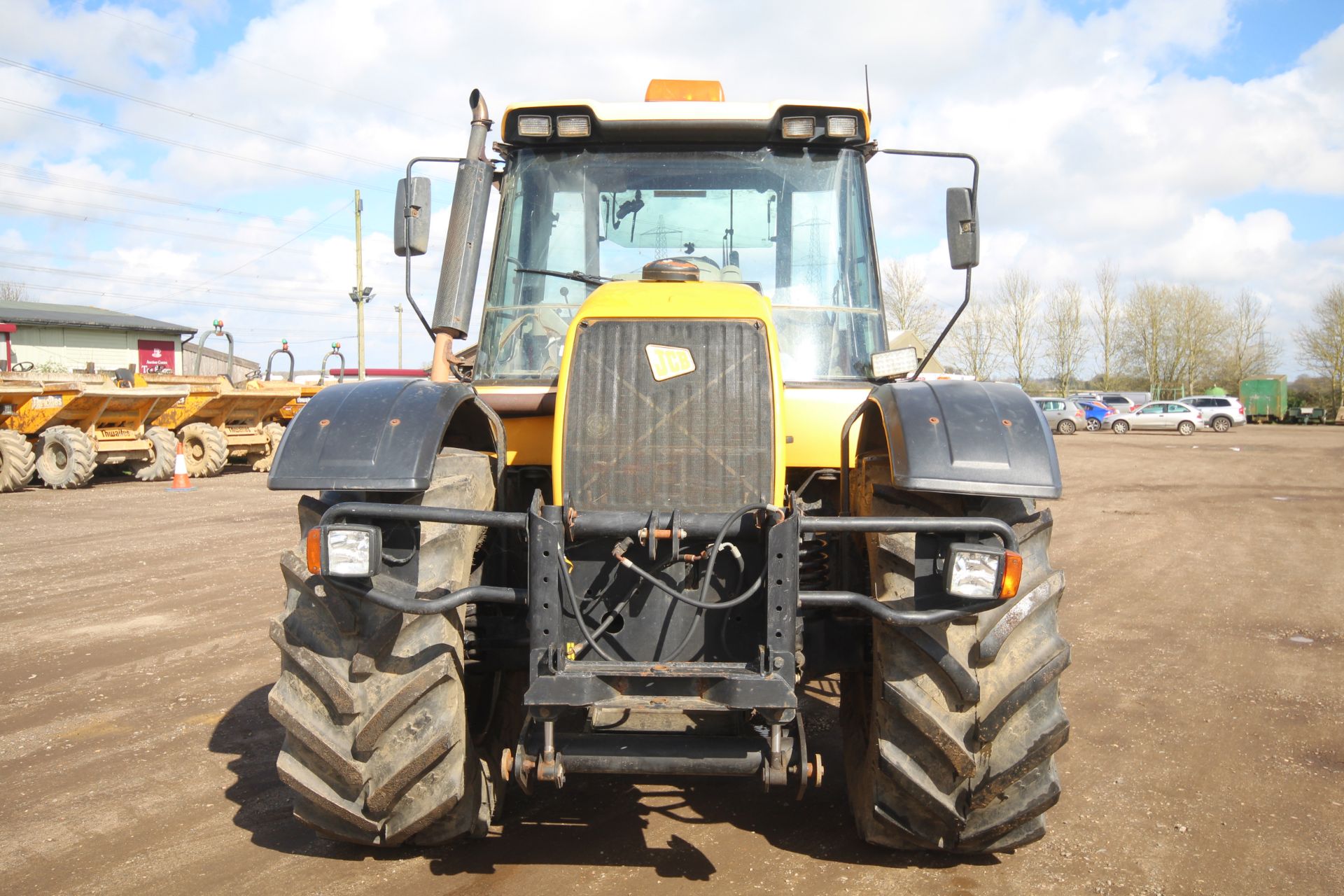 JCB Fastrac 3185 Autoshift 4WD tractor. Registration X642 AHT. Date of first registration 04/09/ - Image 8 of 71