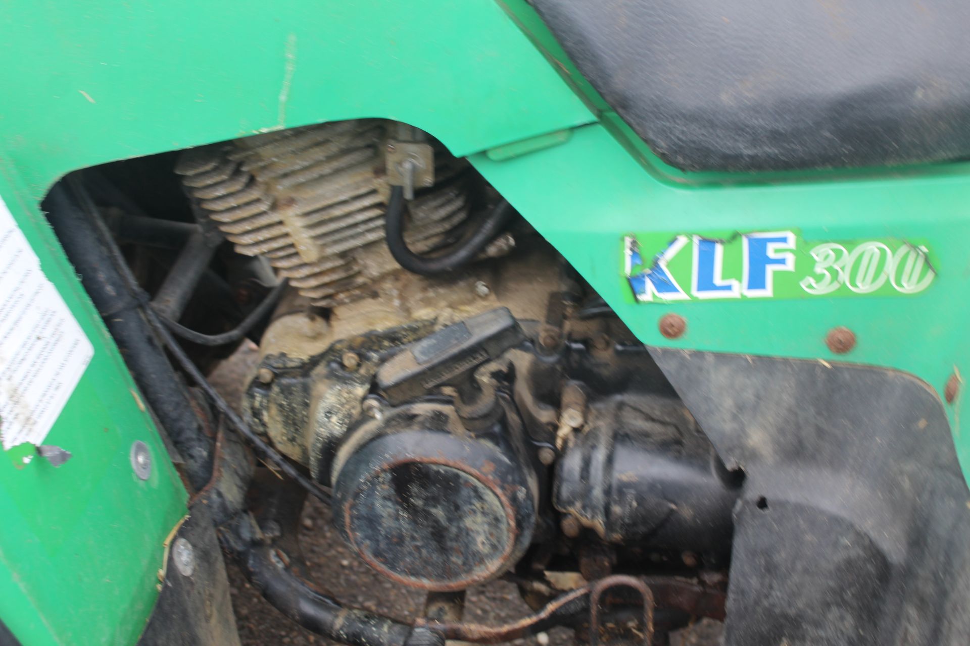 Kawasaki KLF 300 300cc 2WD quad bike. Key held. V - Image 10 of 28