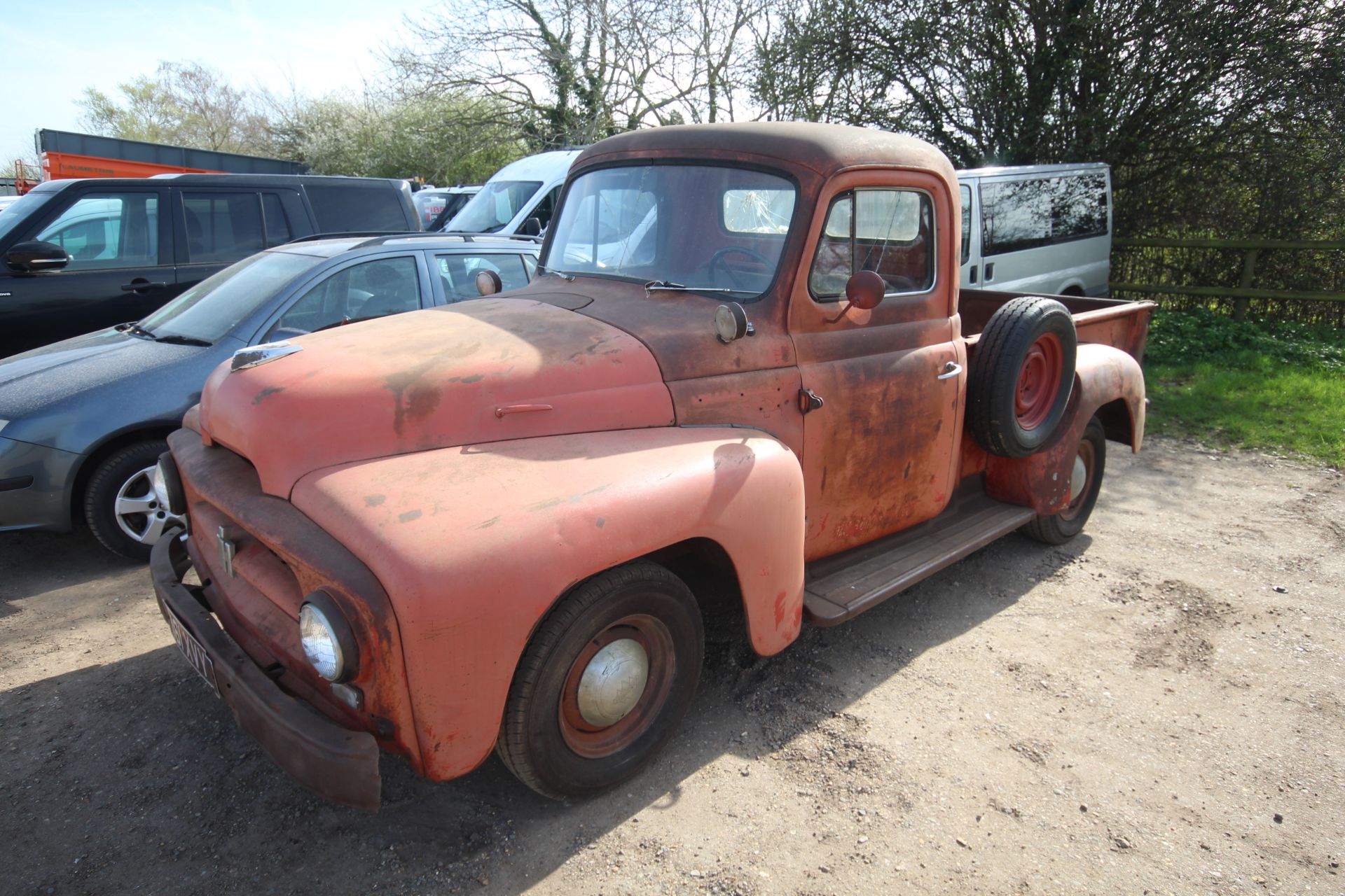 International R100 petrol pick-up. Registration 161 XVY. 1954. Vendor reports a lot of - Image 5 of 54