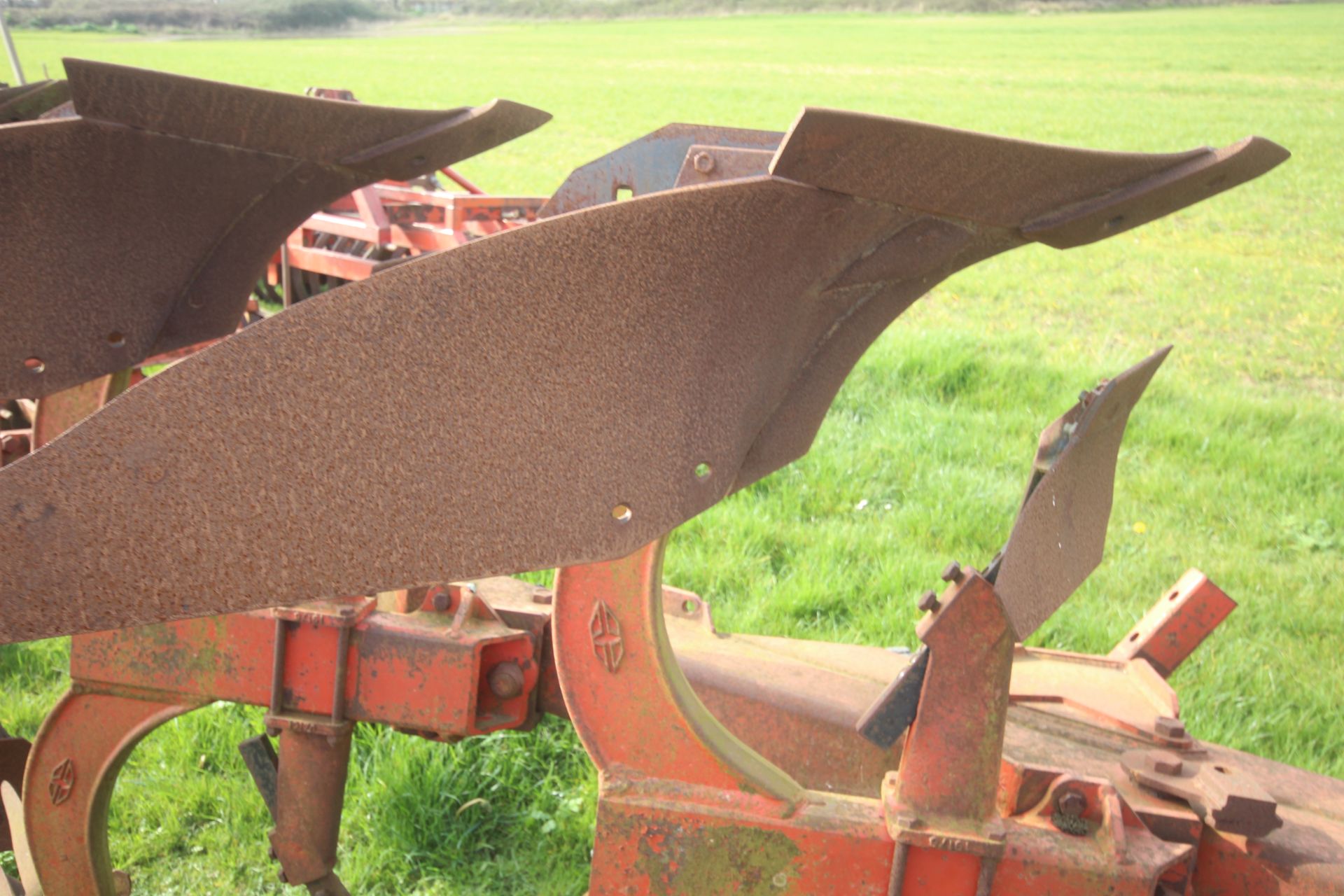Gregoire Besson 5+1F reversible plough. 1997. One farm from new. V - Image 12 of 24