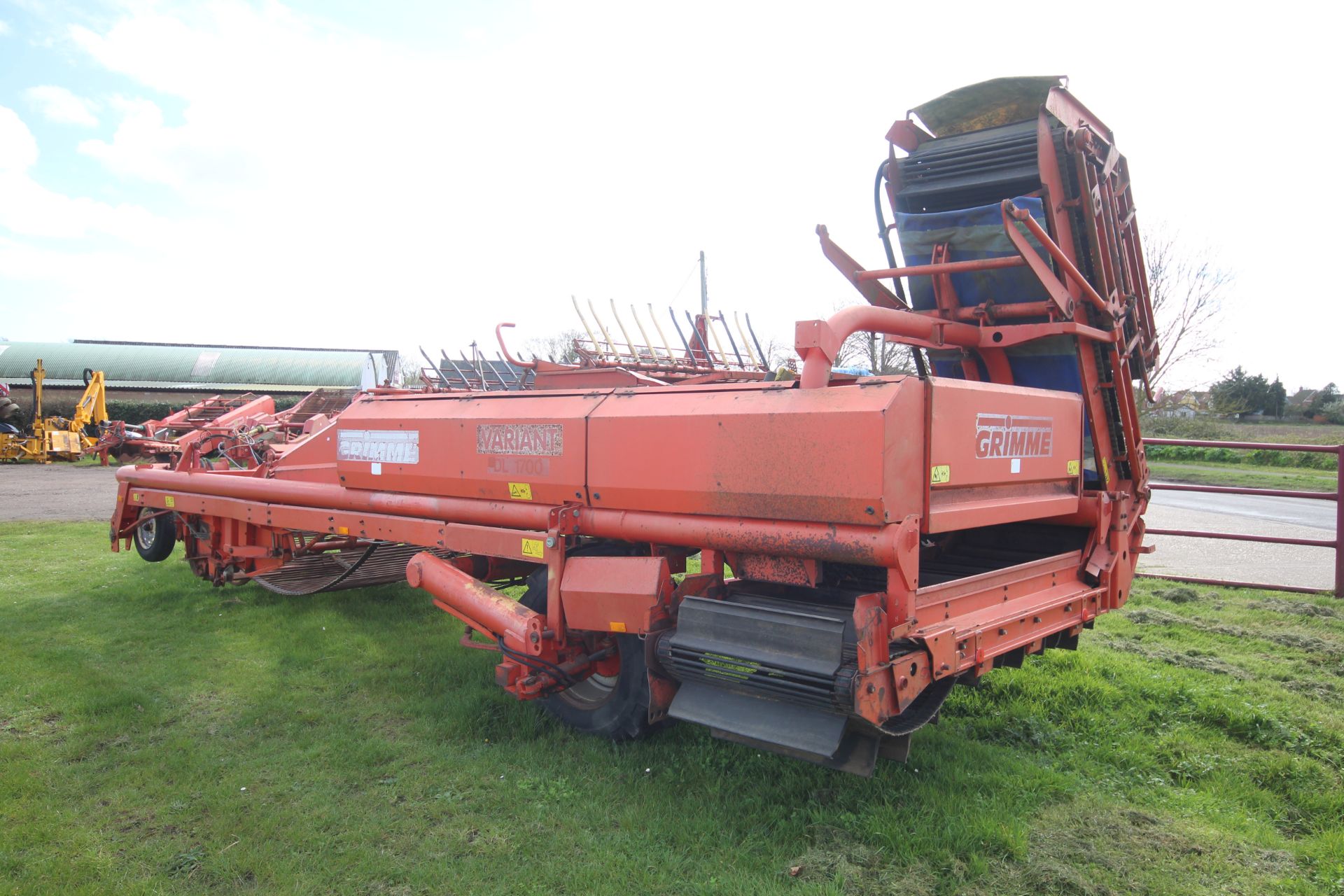 Grimme DL1700 Variant carrot/ onion harvester. With star cleaners. Control Box held. V - Image 2 of 61