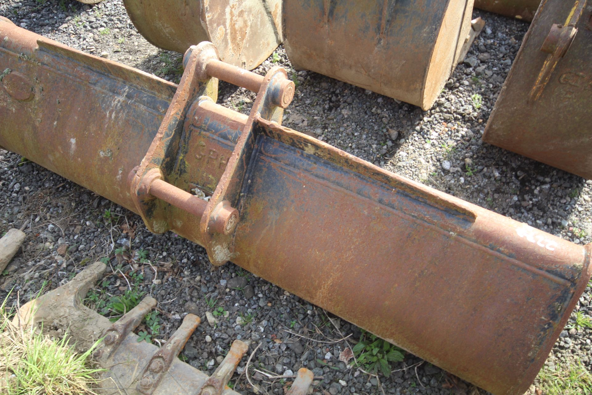 4x excavator buckets. To include 30in, 23in,12in and 6ft grading. For sale on behalf of the - Image 4 of 8