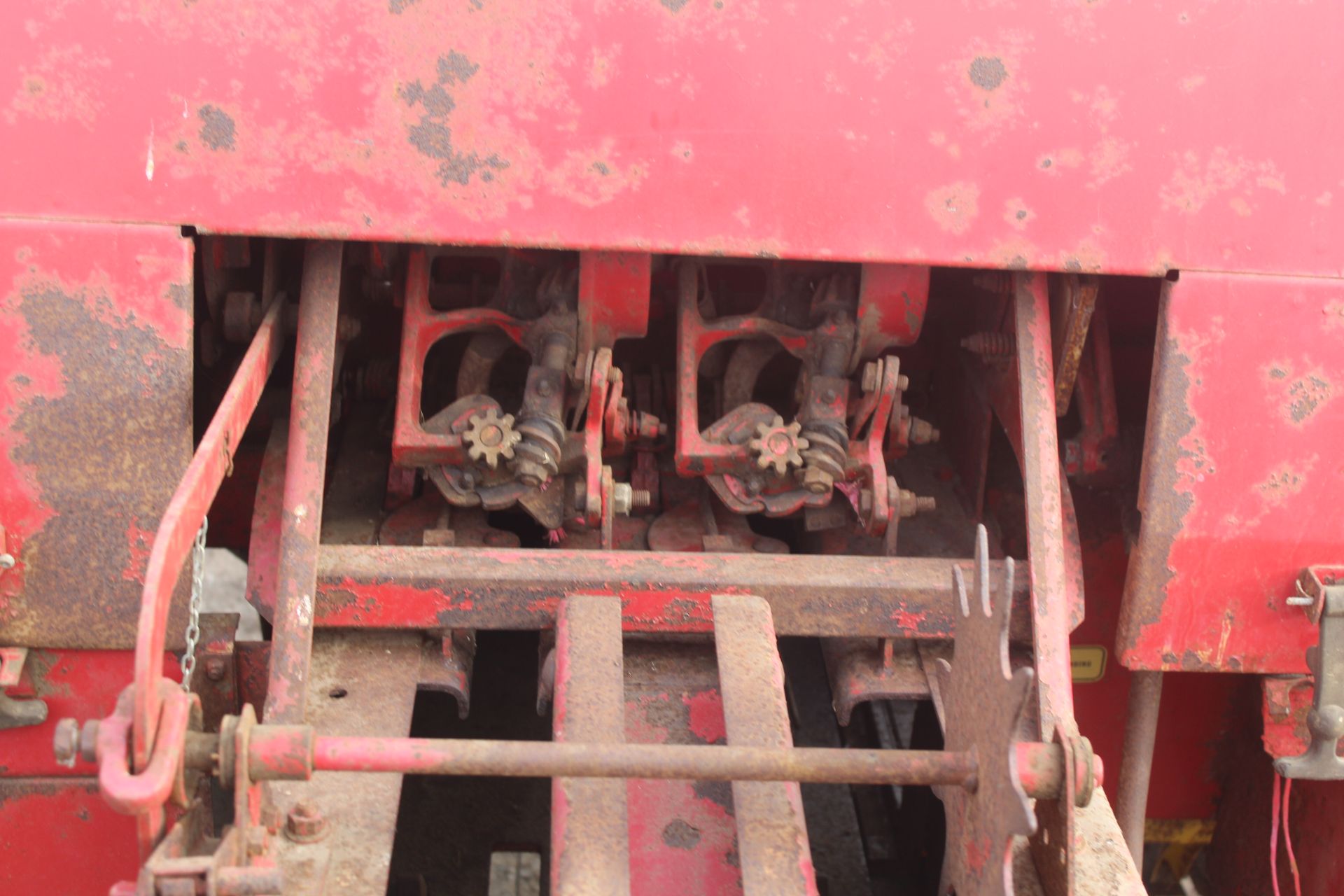 New Holland 376 conventional baler. From a Local Deceased Estate. Manual held. - Image 16 of 22