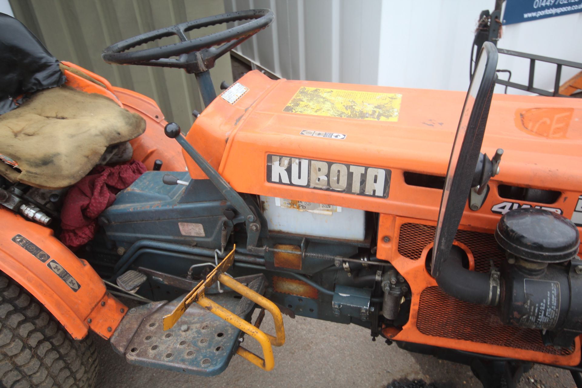 Kubota B7100 HST 4WD compact tractor. 3,134 hours. 29/12.00-15 rear turf wheels and tyres. Front - Bild 7 aus 41