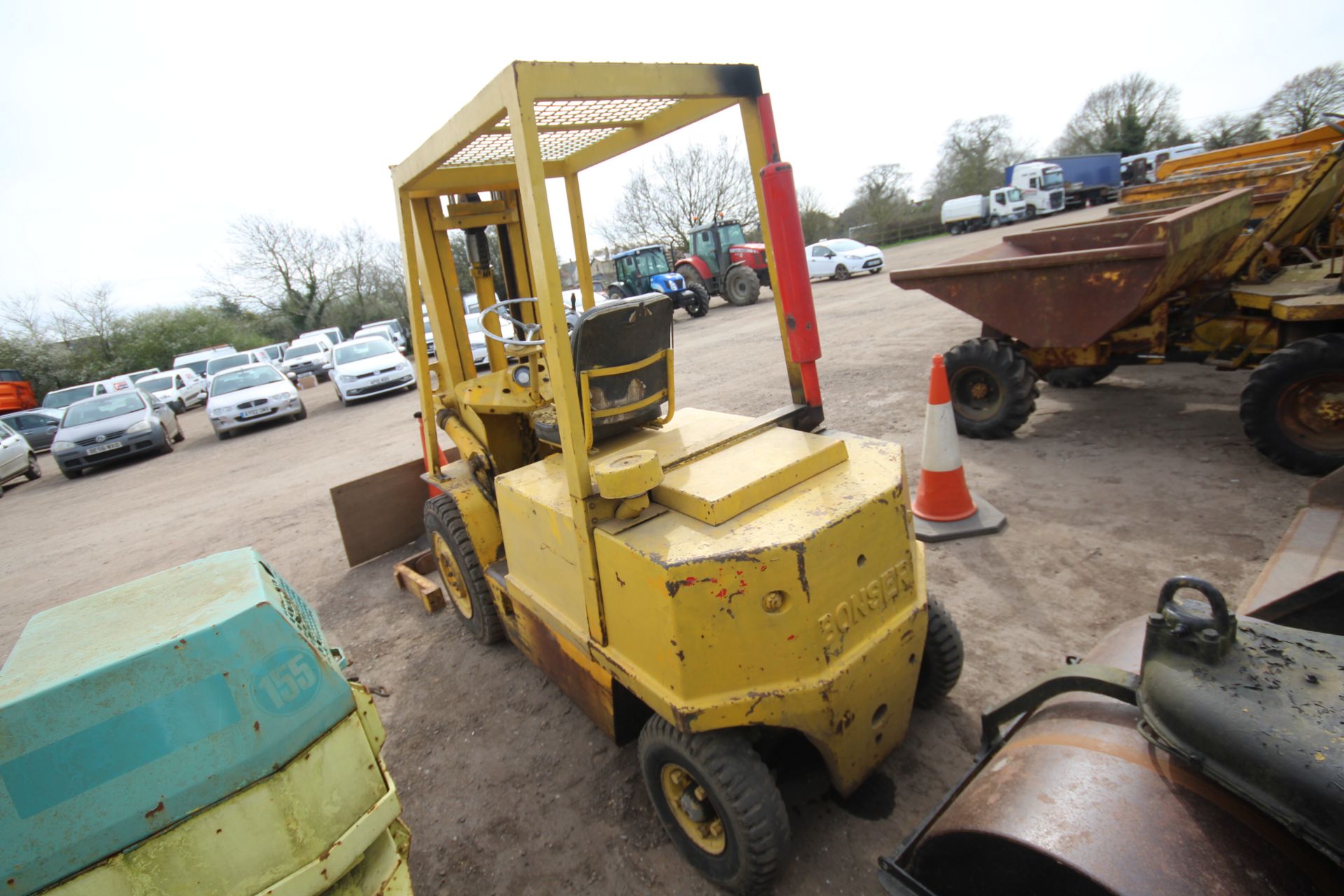 Bonser 2WD diesel forklift. Manual held. V - Image 3 of 33