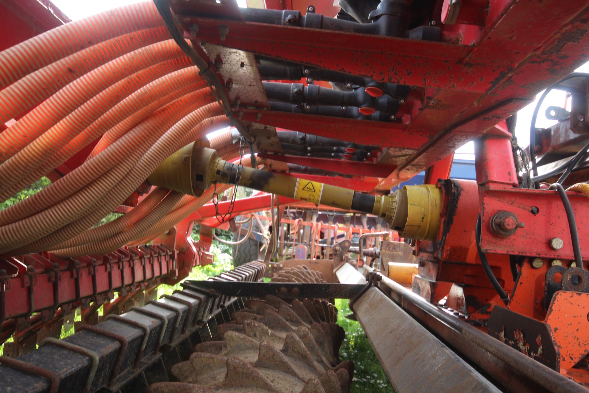 Maschio 4m power harrow. With packer. Piggybacked with Vicon LZ505 Suffolk coulter drill. 1995. With - Image 13 of 52