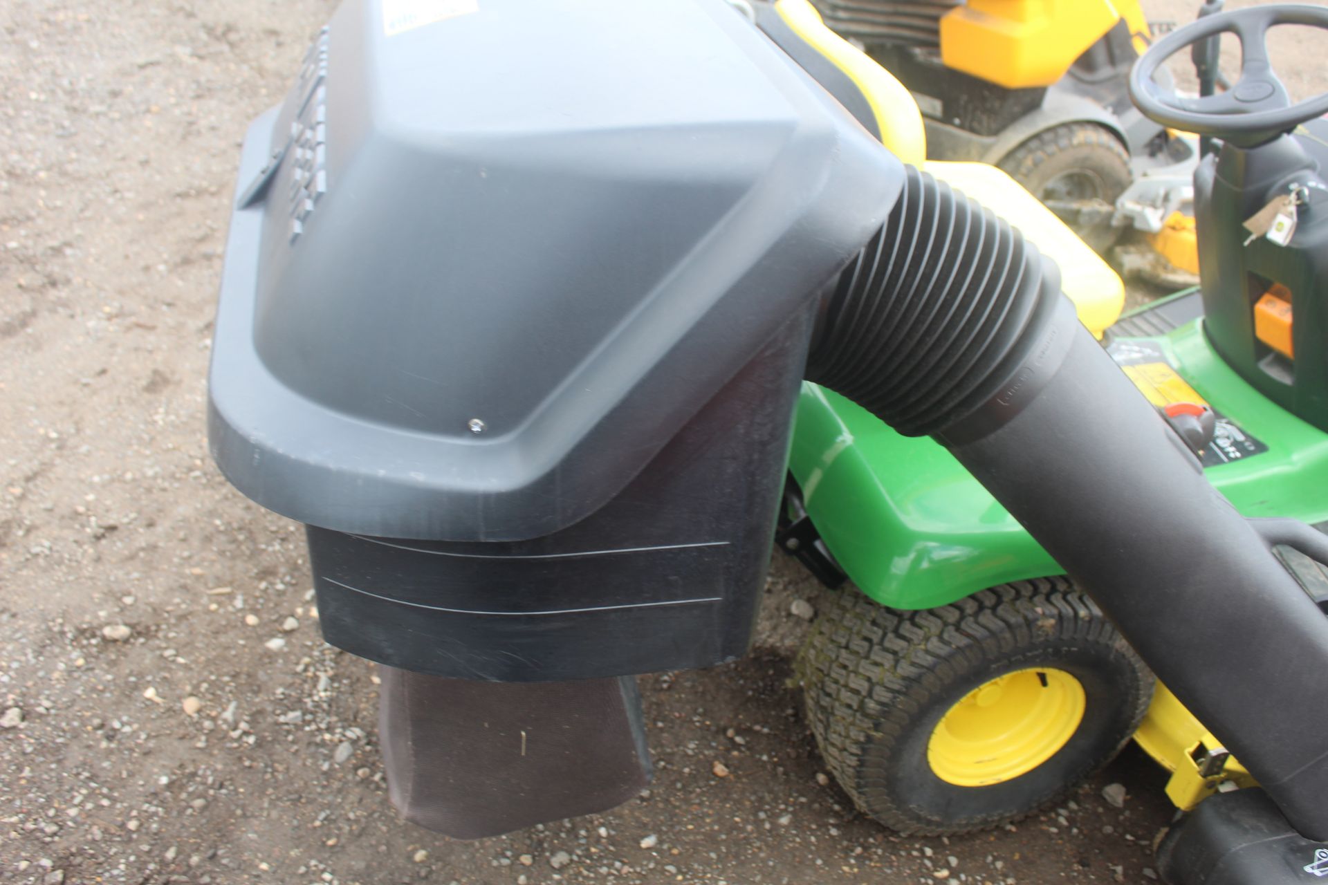 John Deere LX279 lawn mower with collector. Owned from new. Key held. - Image 28 of 30