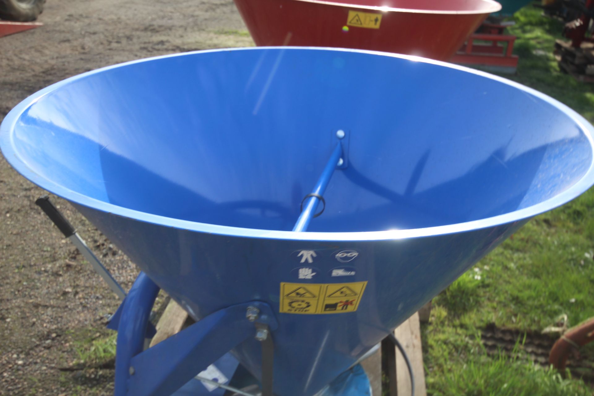 Unused Fleming 300L single disc fertiliser spreader. - Image 5 of 10