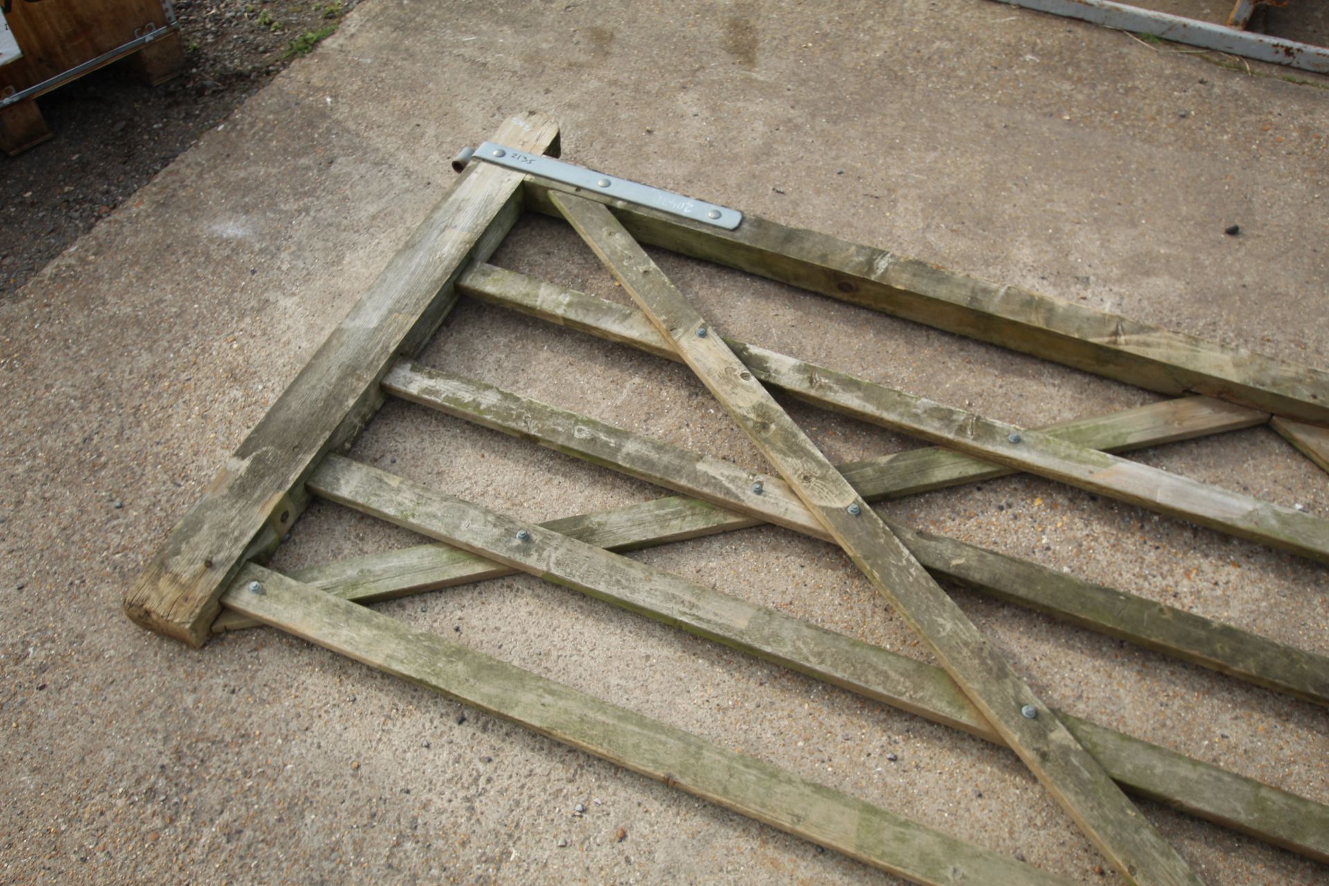 3m wooden gate. - Image 2 of 6