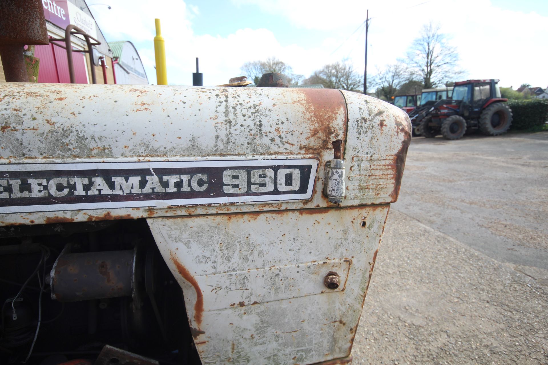 David Brown 990 Selectamatic 2WD tractor. Vendor reports that it starts runs and drives but requires - Image 34 of 45