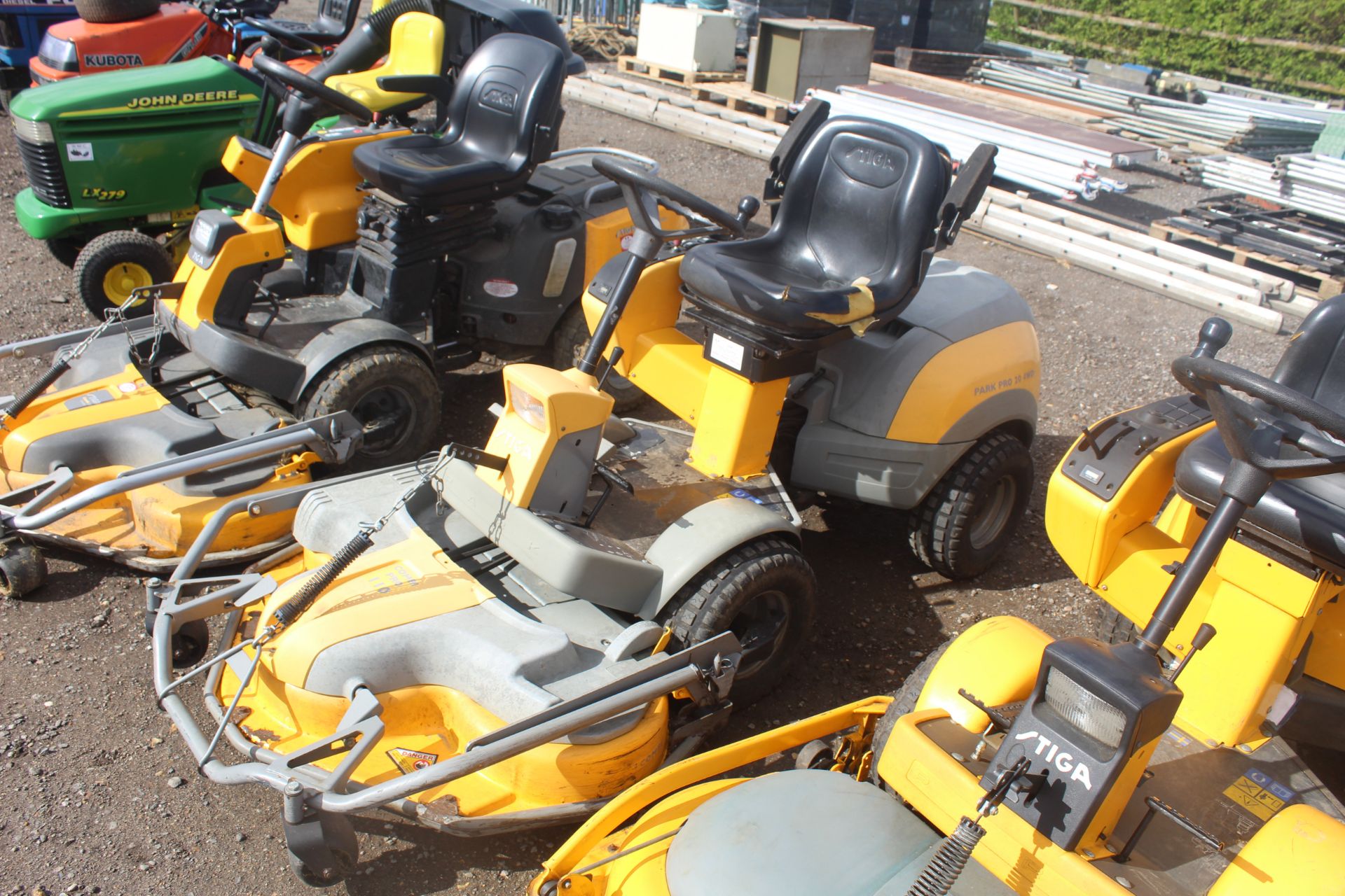 Stiga Park Pro 20 4WD out-front ride-on mower. 550 hours. With Briggs & Stratton 20HP petrol