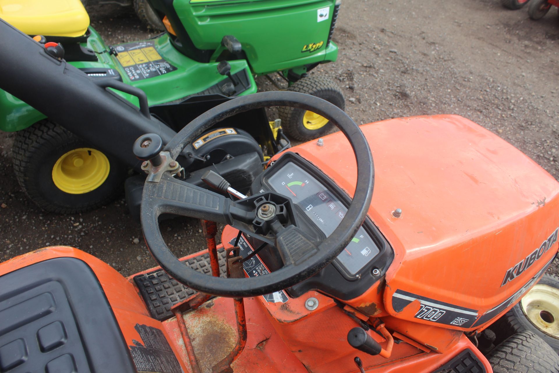 Kubota G1600 diesel hydrostatic garden tractor. Key held. - Image 13 of 20