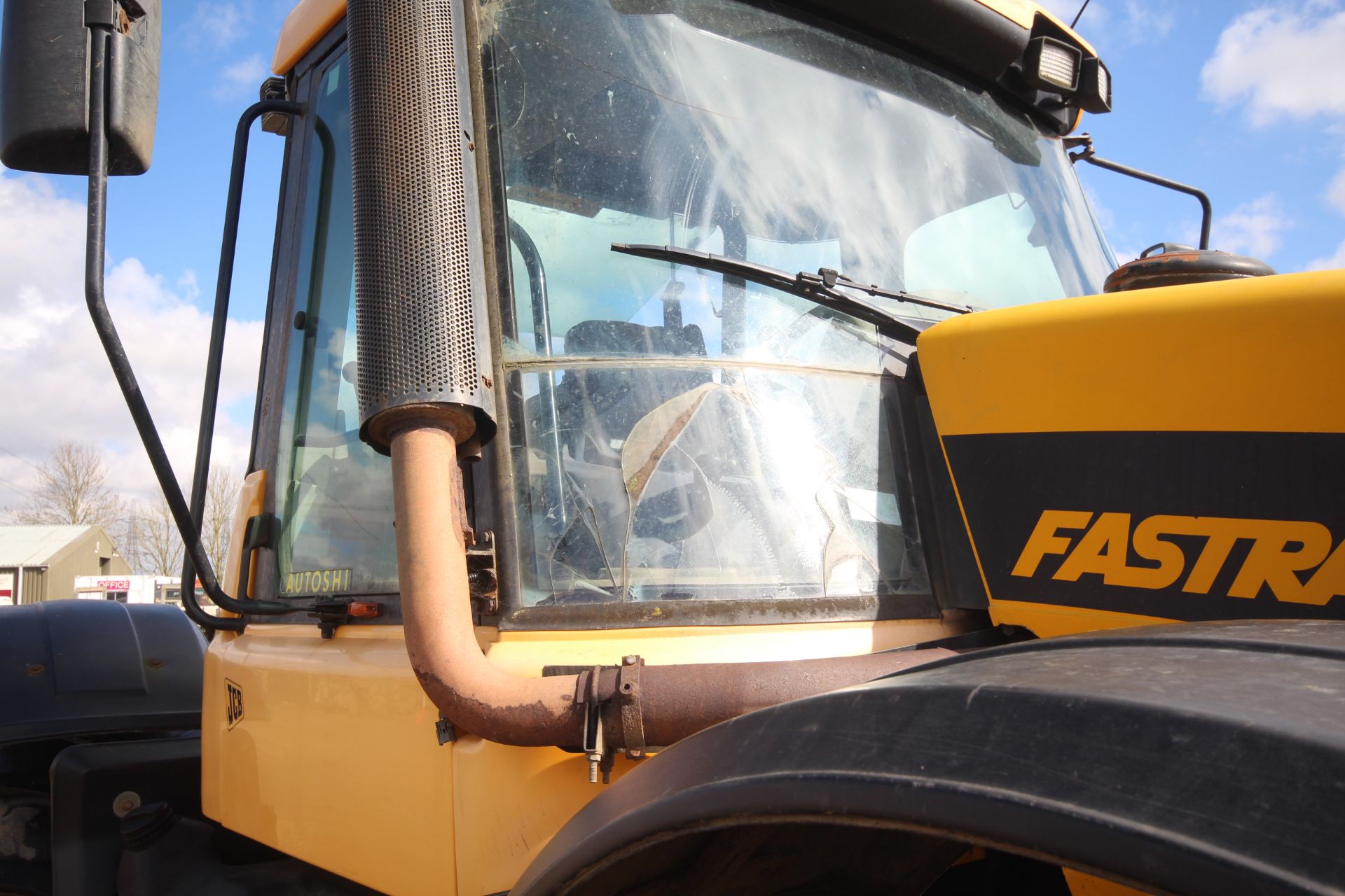 JCB Fastrac 3185 Autoshift 4WD tractor. Registration X642 AHT. Date of first registration 04/09/ - Image 49 of 71