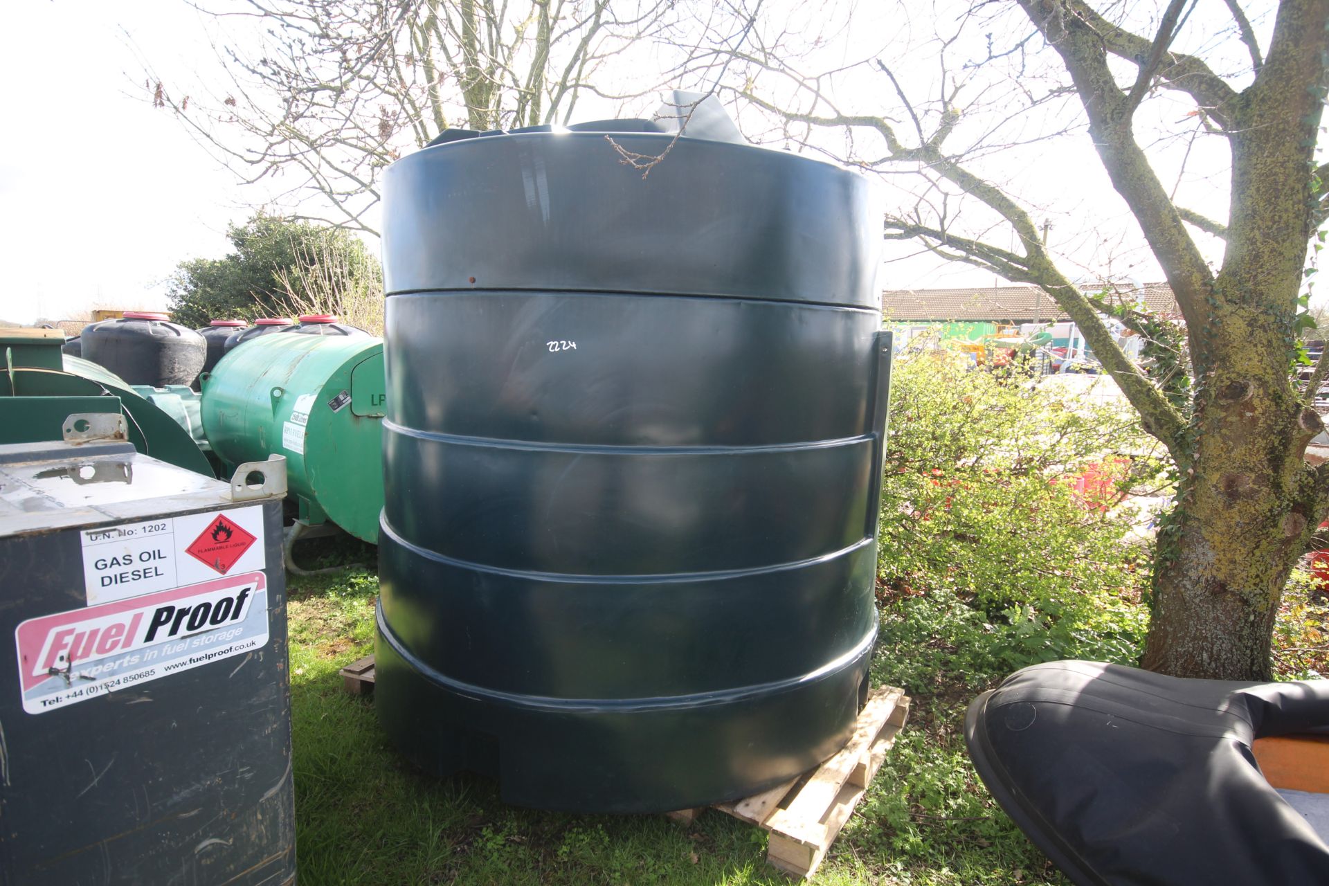 Titan ES5000B 5,000L bunded diesel tank. V