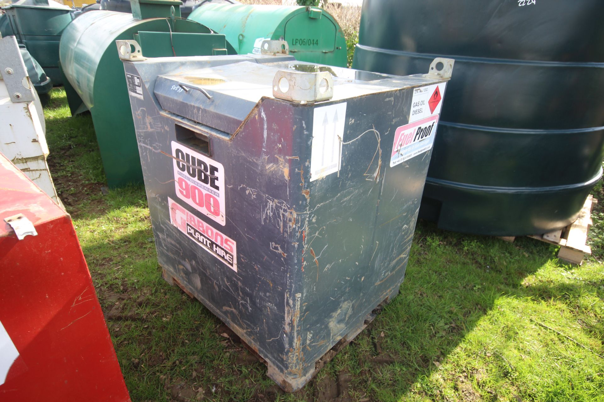 Fuel Proof 900L bunded fuel cube. 2018. With manual pump. For sale on behalf of the Directors, - Image 4 of 6
