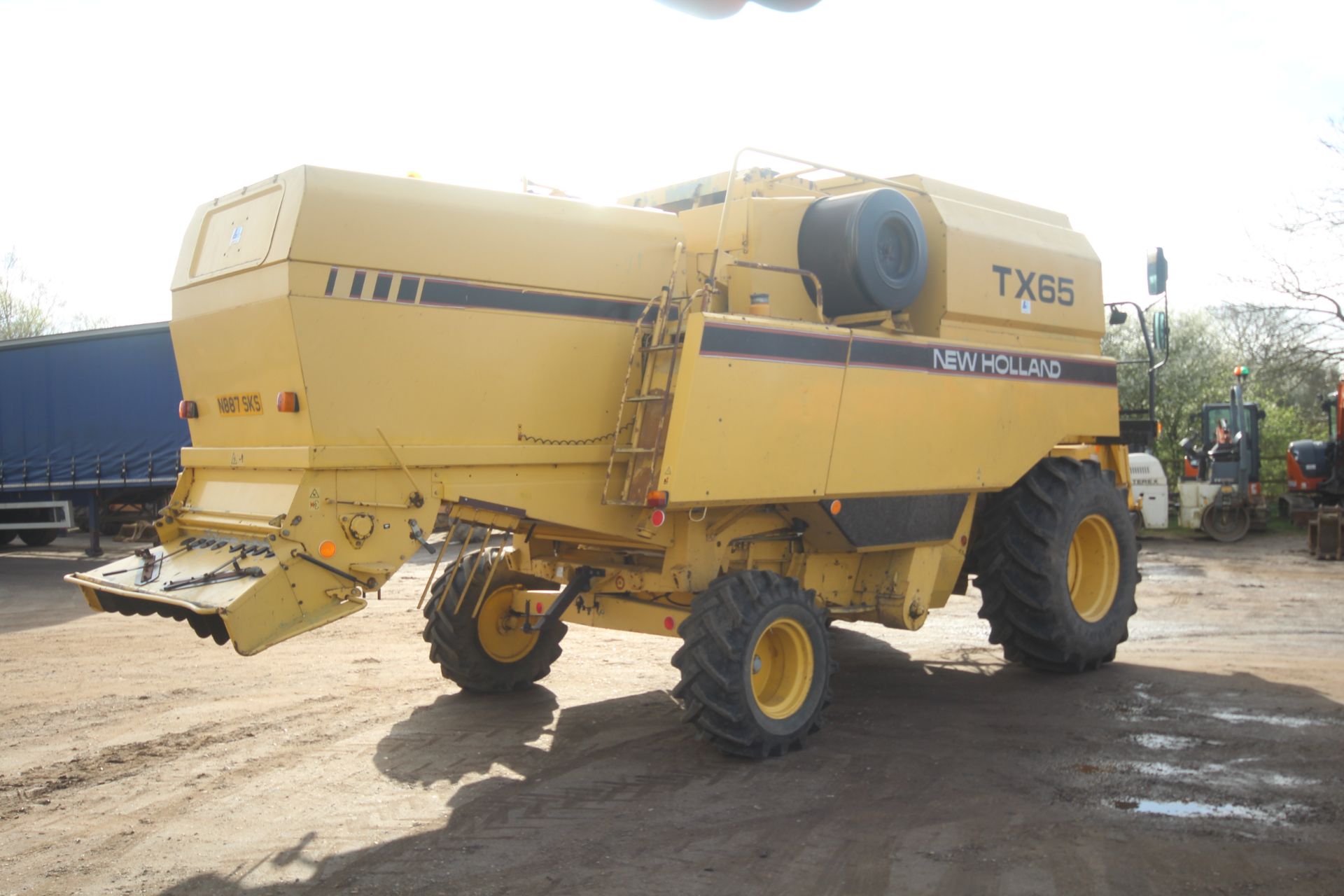 New Holland TX65 5 straw walker combine harvester. Registration N887 SKS. Date of first registration - Image 6 of 163