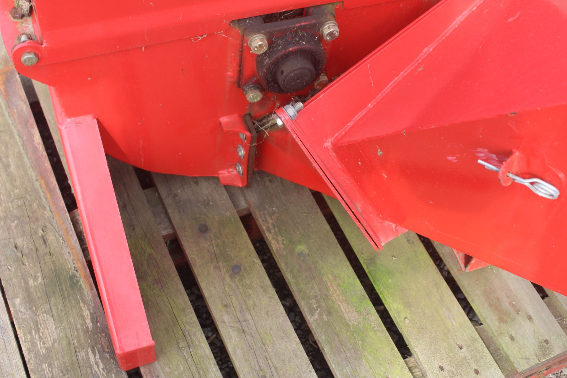 BX42S Linkage mounted PTO chipper. 2013 - Image 9 of 15