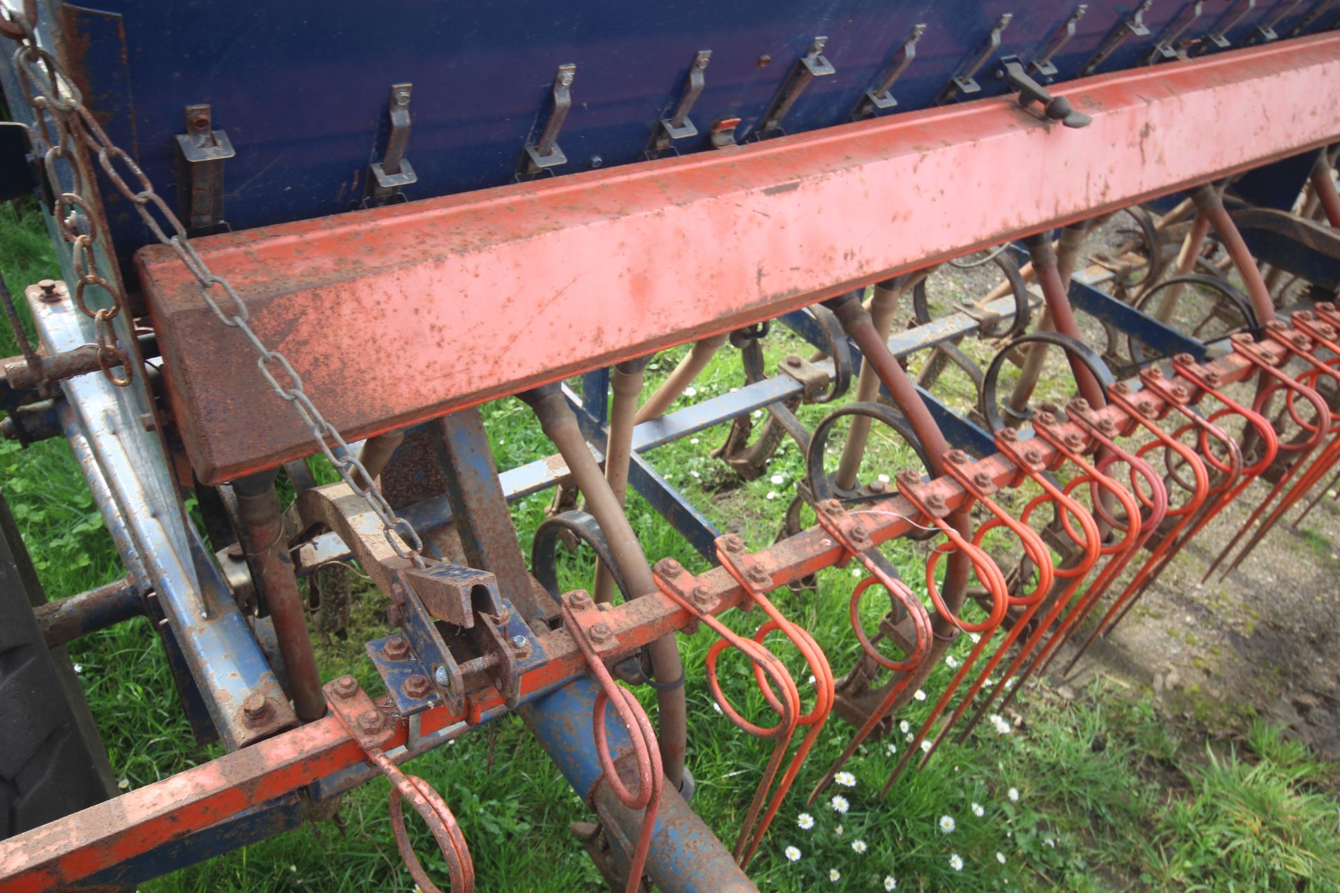 Nordsten 3m spring tine drill. Previously used for maize. Manual held. V - Image 36 of 56
