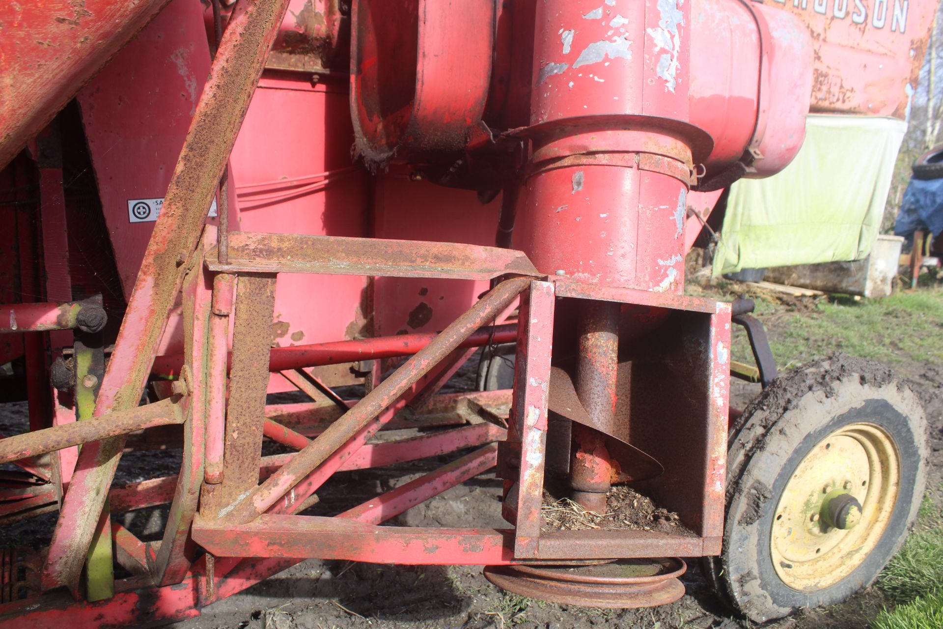 Massey Ferguson 788 8ft cut combine. Registration EBJ 851C (no paperwork). 12.4/11-28 front wheels - Image 32 of 53