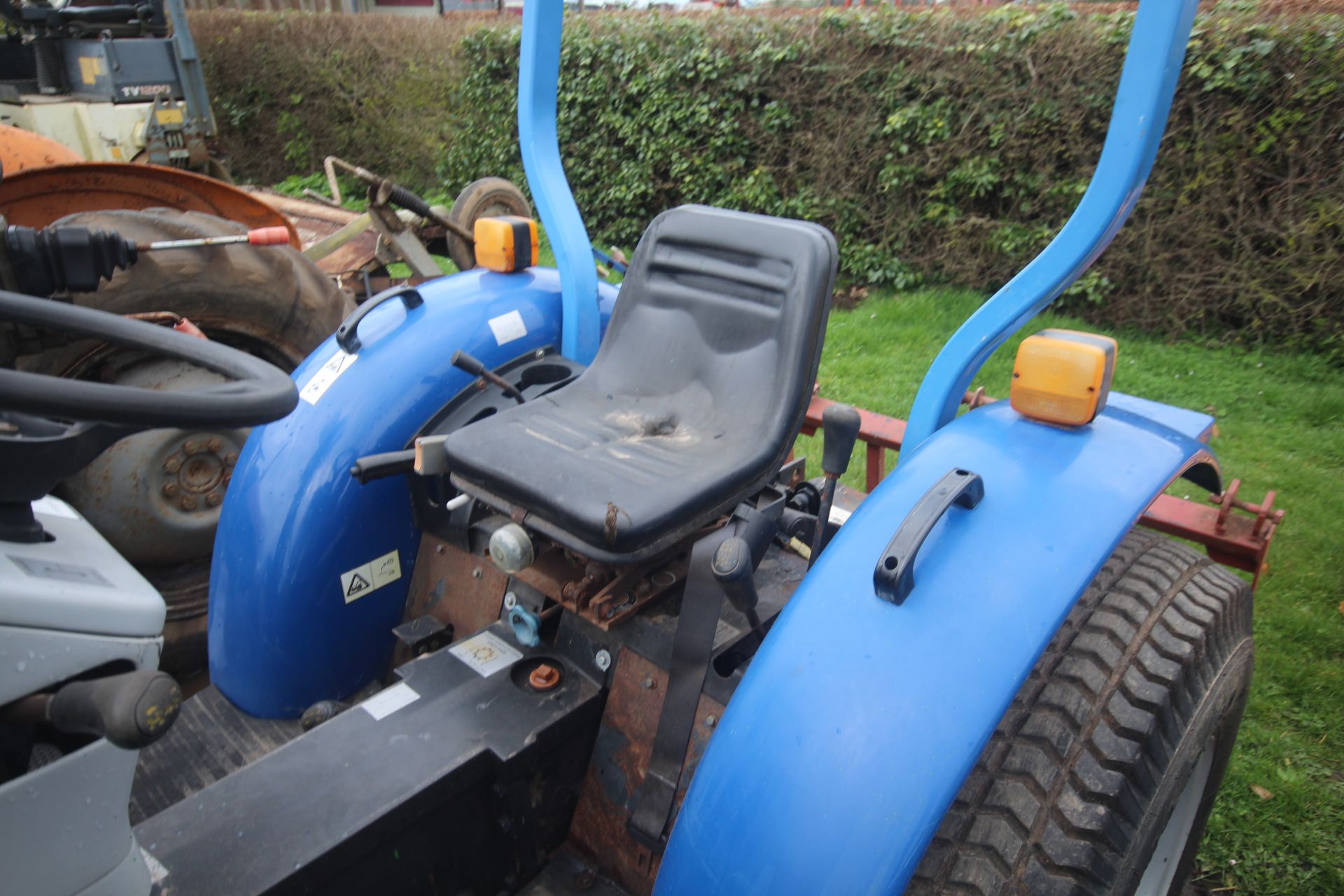 Lenar JL254 II 4WD compact tractor. Turf wheels and tyres. Lenar LDJL245K power loader. With - Image 15 of 39