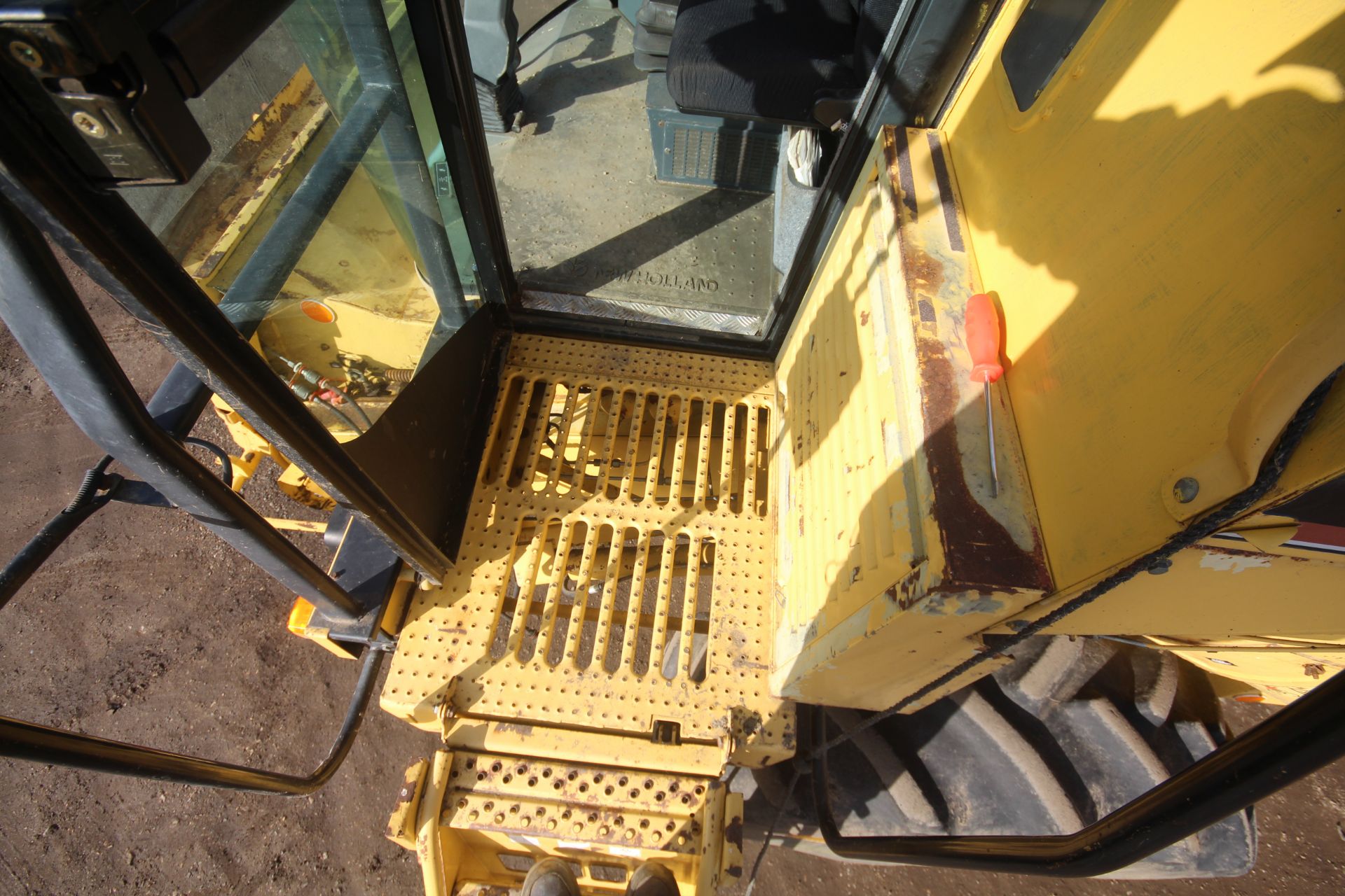 New Holland TX65 5 straw walker combine harvester. Registration N887 SKS. Date of first registration - Image 89 of 163