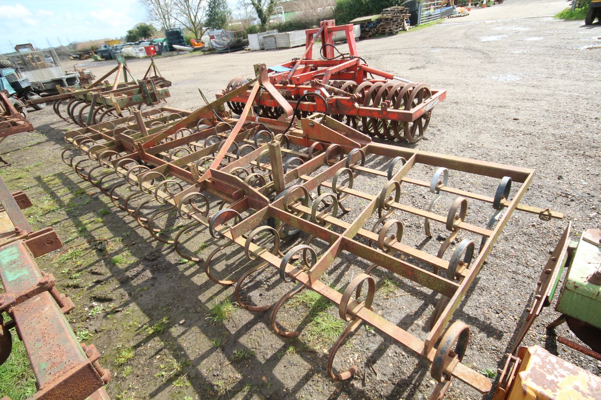 Rekord 5m mounted hydraulic folding spring tines. V - Image 3 of 16