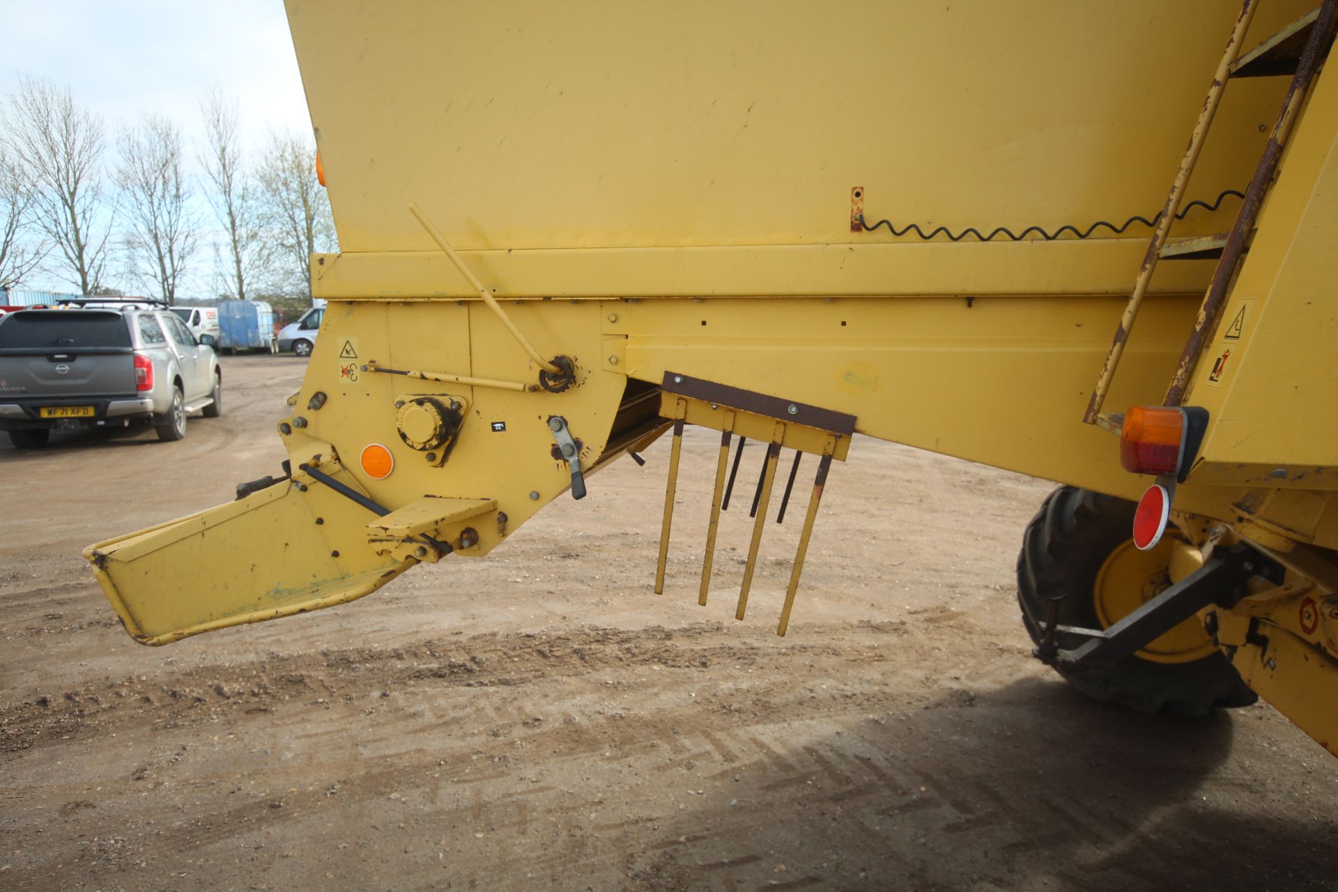 New Holland TX65 5 straw walker combine harvester. Registration N887 SKS. Date of first registration - Image 58 of 163